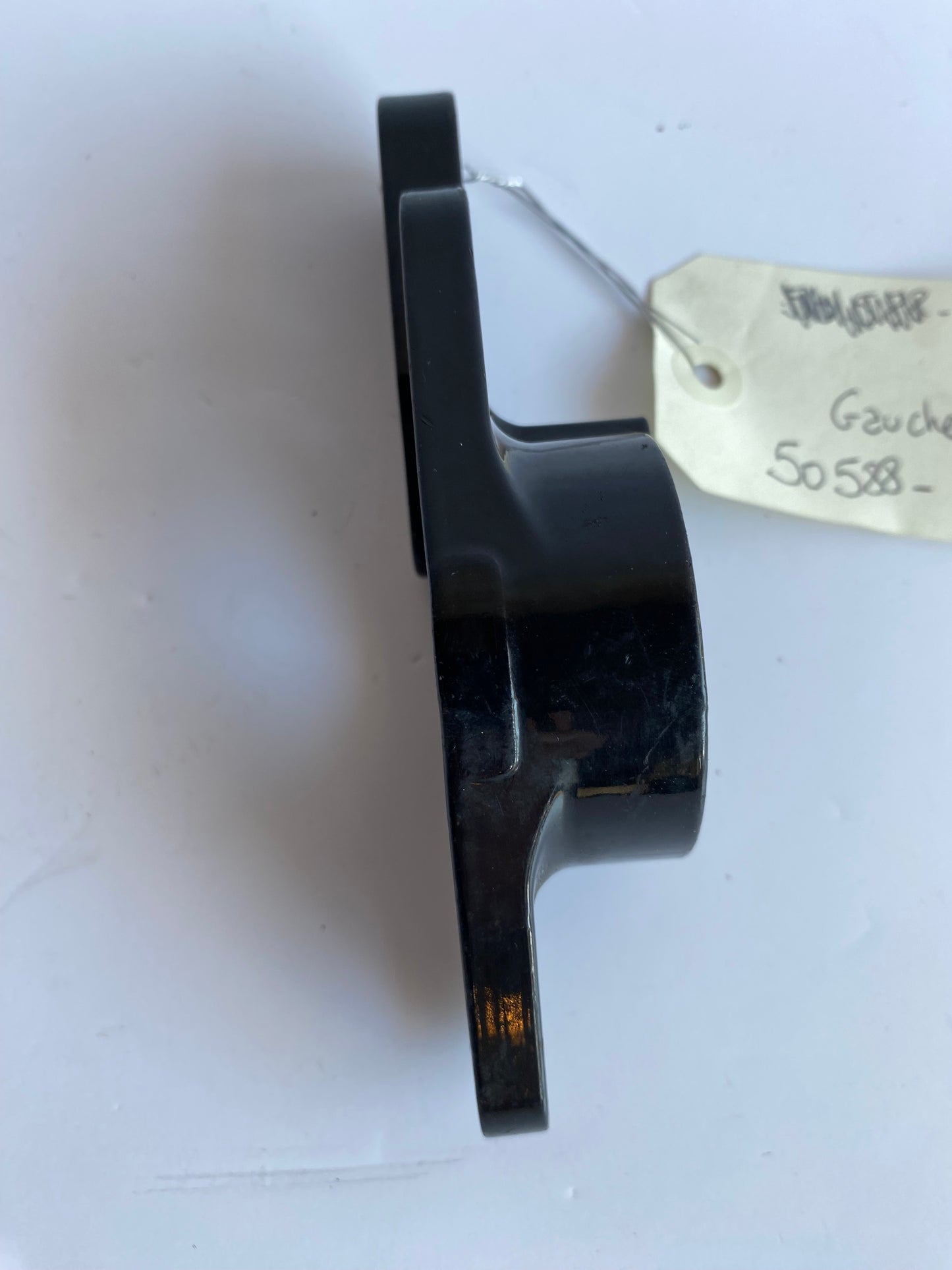 Support de silent bloc moteur arrière gauche Harley Davidson REF OEM 50588-03