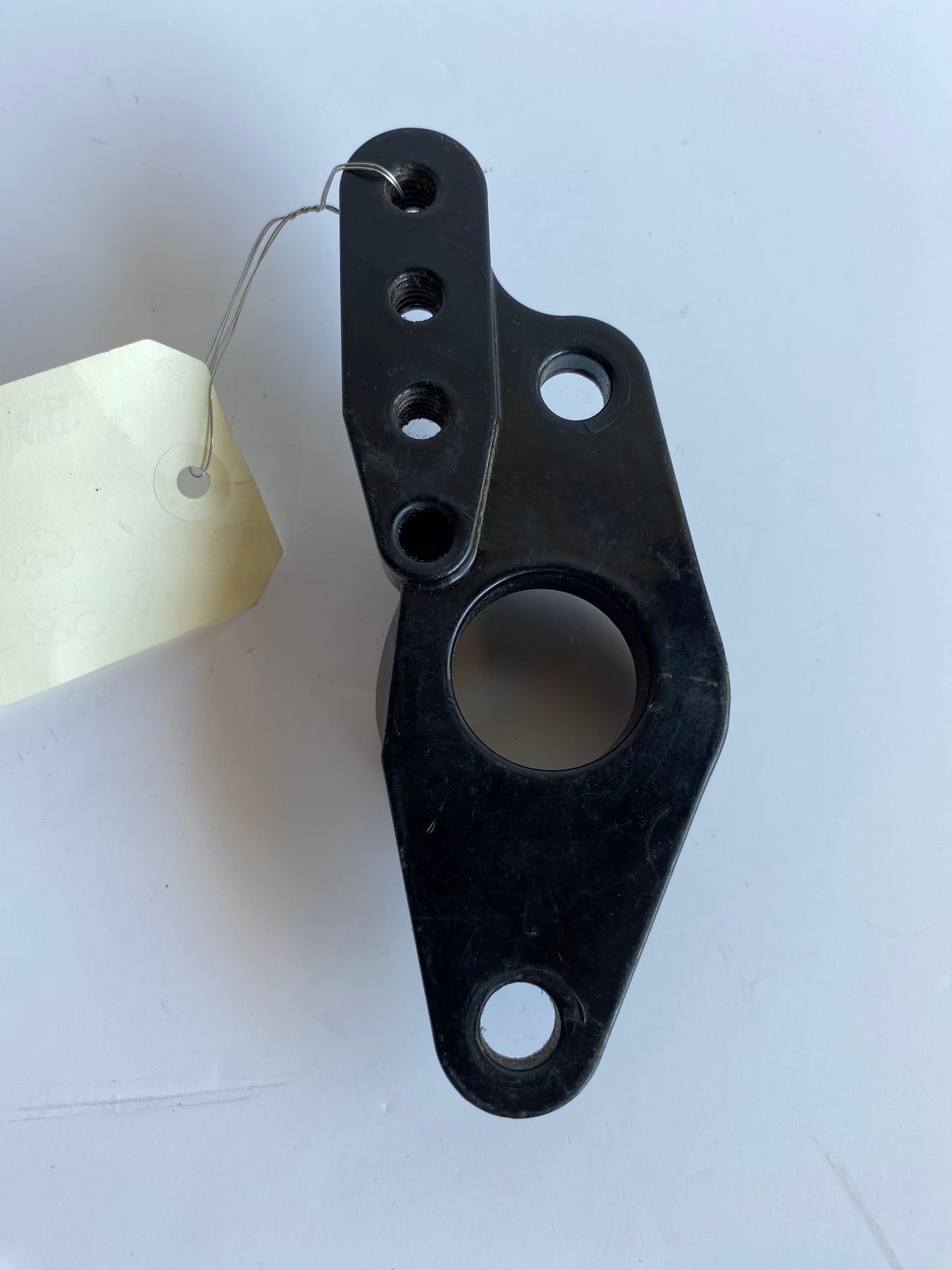 Support de silent bloc moteur arrière gauche Harley Davidson REF OEM 50588-03