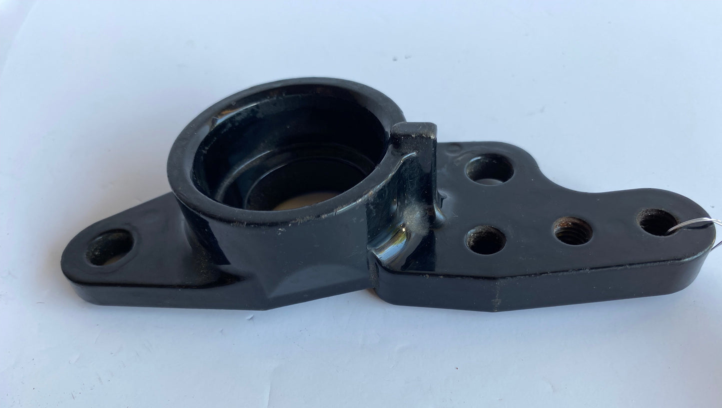 Support de silent bloc moteur arrière gauche Harley Davidson REF OEM 50588-03
