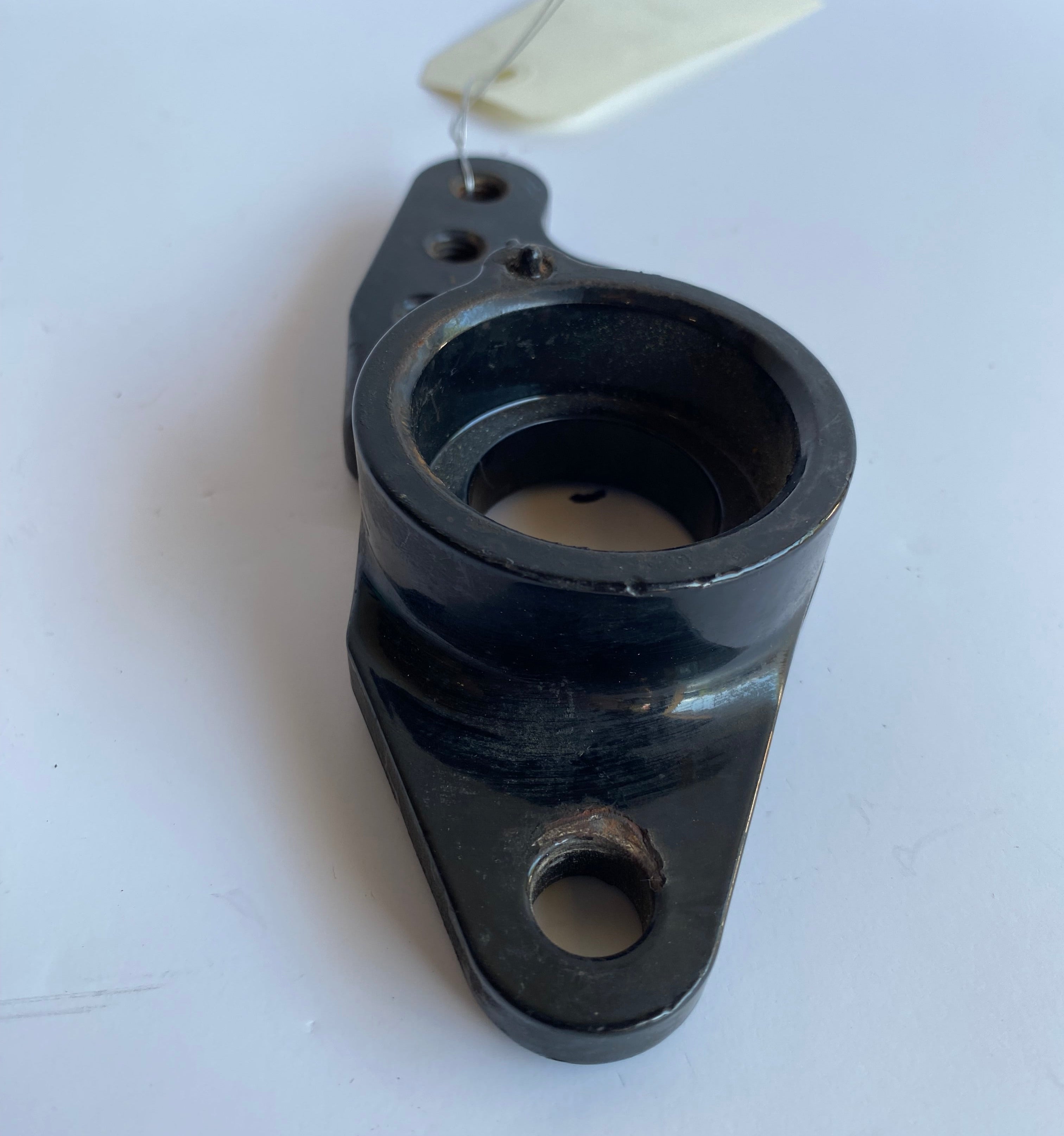 Support de silent bloc moteur arrière droit Harley Davidson REF OEM 50589-03
