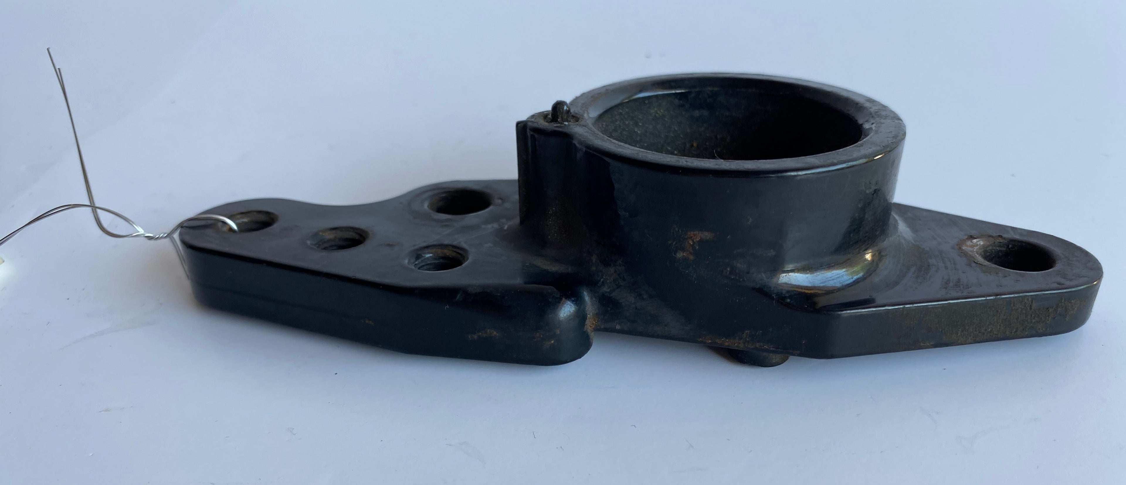 Support de silent bloc moteur arrière droit Harley Davidson REF OEM 50589-03