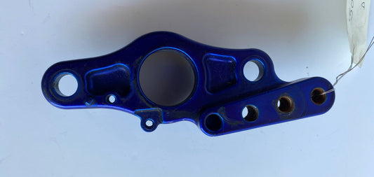 Support de silent bloc moteur arrière droit Harley Davidson REF OEM 50589-07BKO