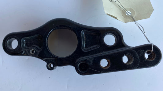 Support de silent bloc moteur arrière droit Harley Davidson REF OEM 50589-07