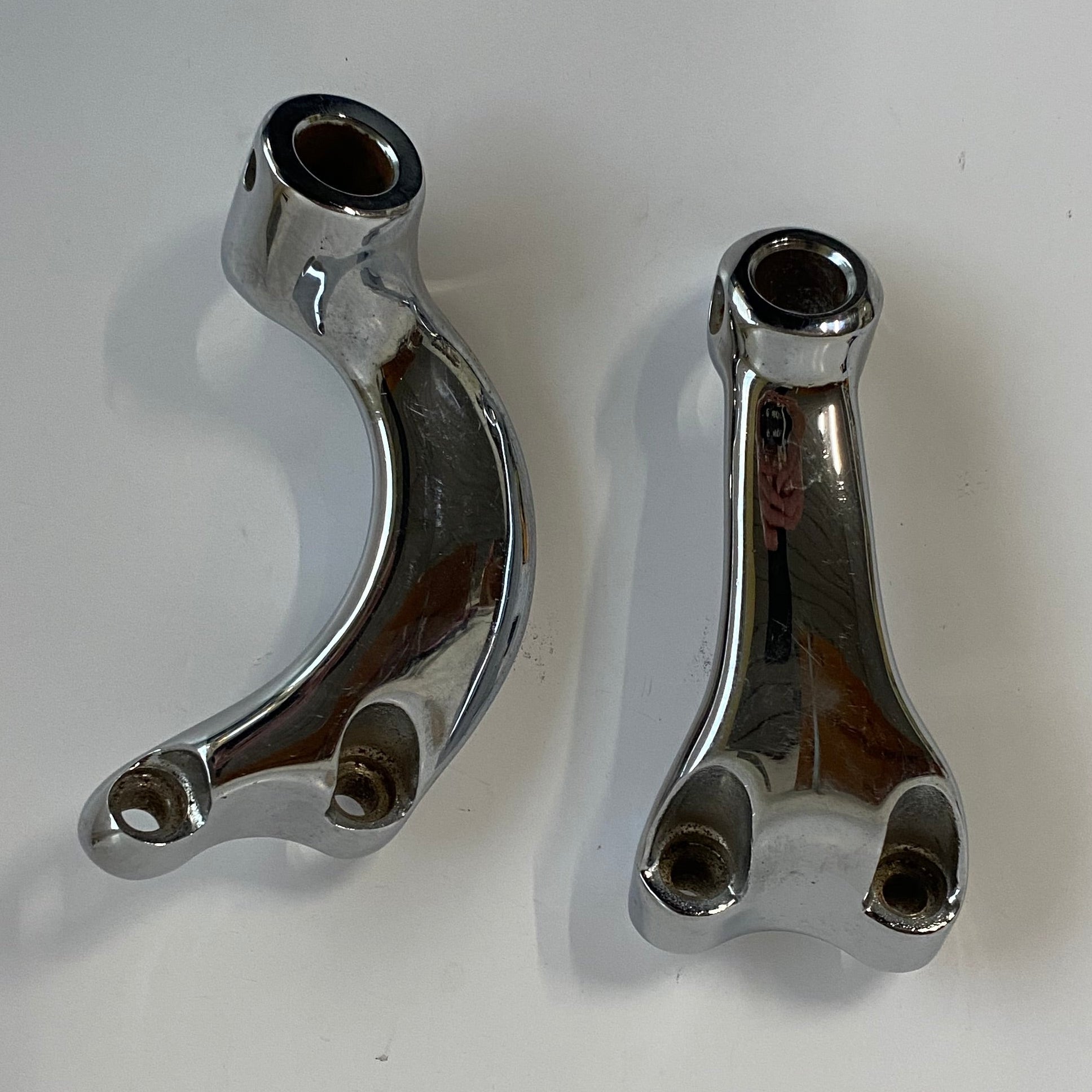 Supports de cale pied pilote commandes avancées Sportster Harley Davidson REF 42705-04