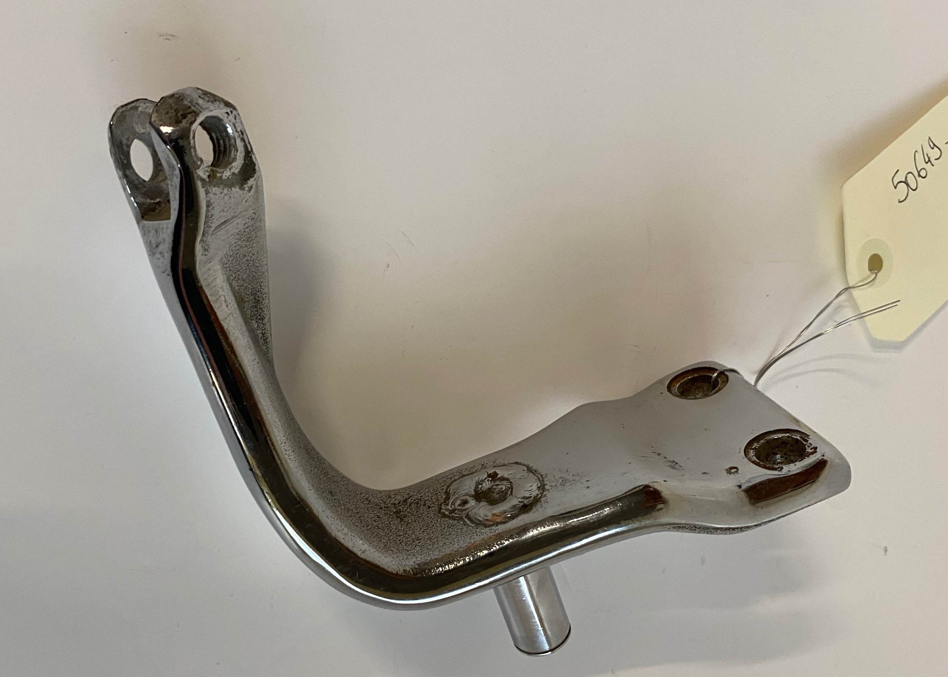 Support droit commandes médianes Dyna Harley Davidson REF OEM 50649-90