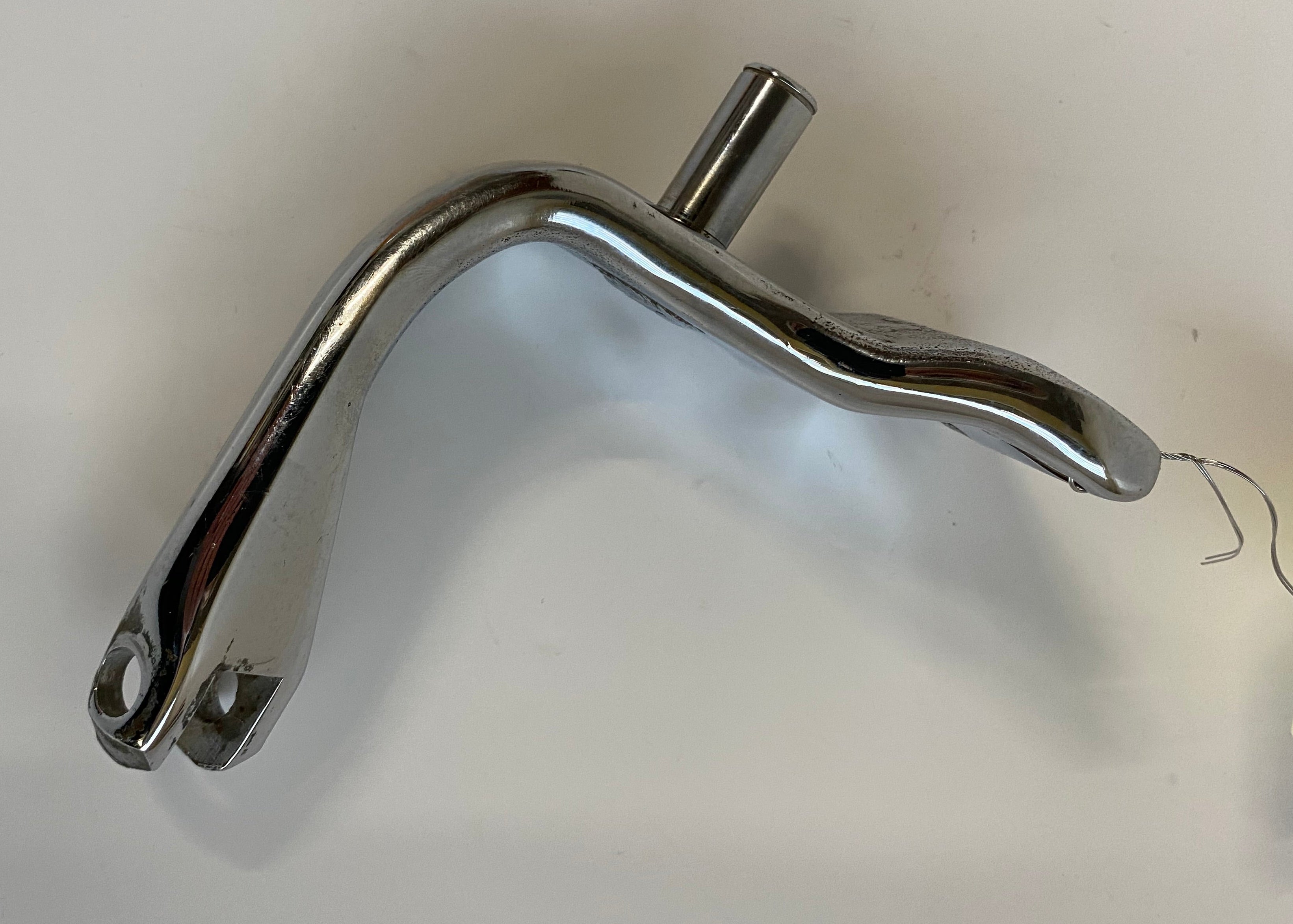 Support droit commandes médianes Dyna Harley Davidson REF OEM 50649-90