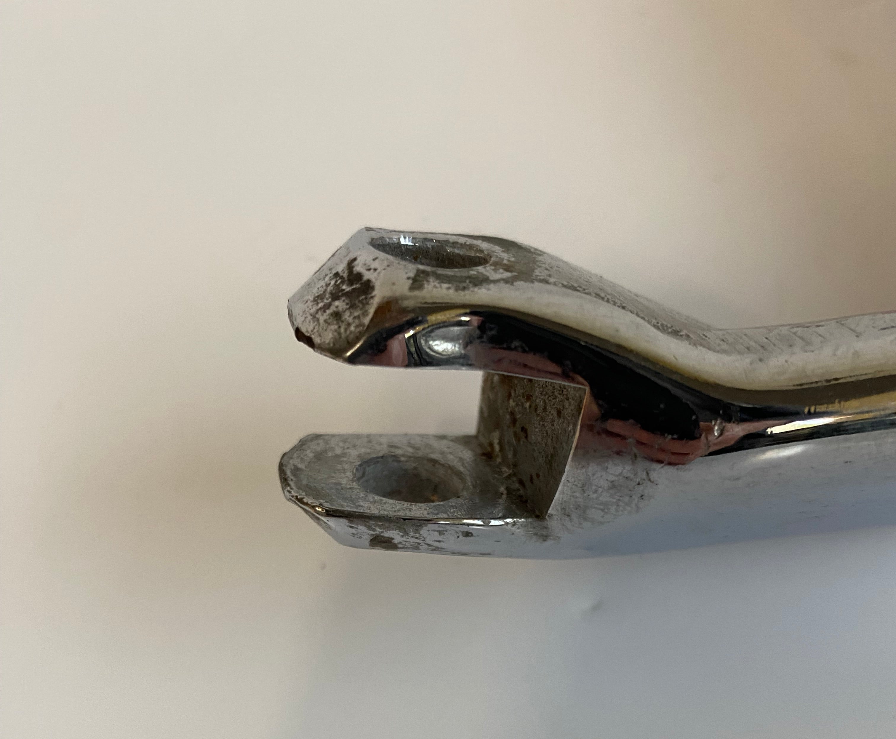 Support droit commandes médianes Dyna Harley Davidson REF OEM 50649-90