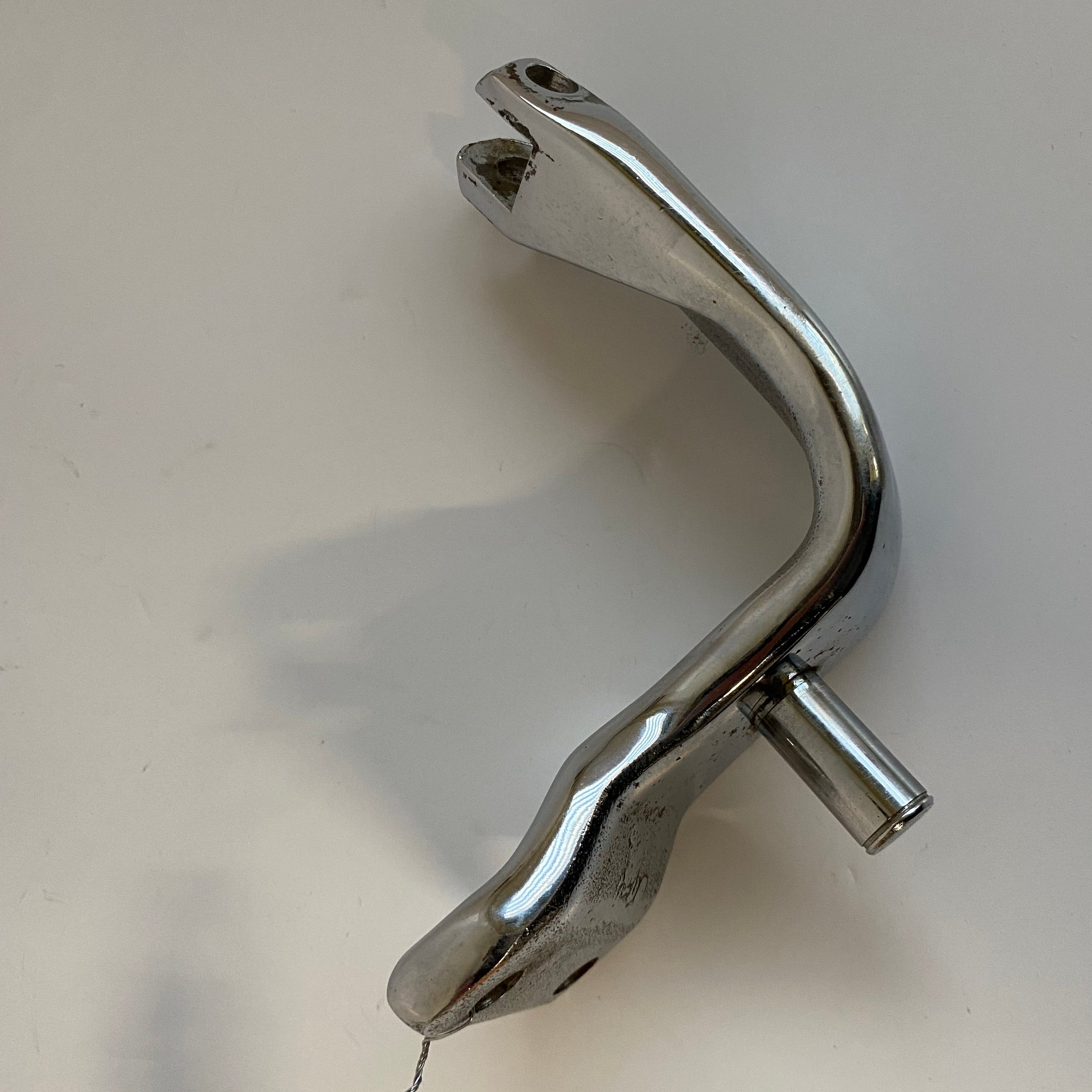 Support droit commandes médianes Dyna Harley Davidson REF OEM 50649-90