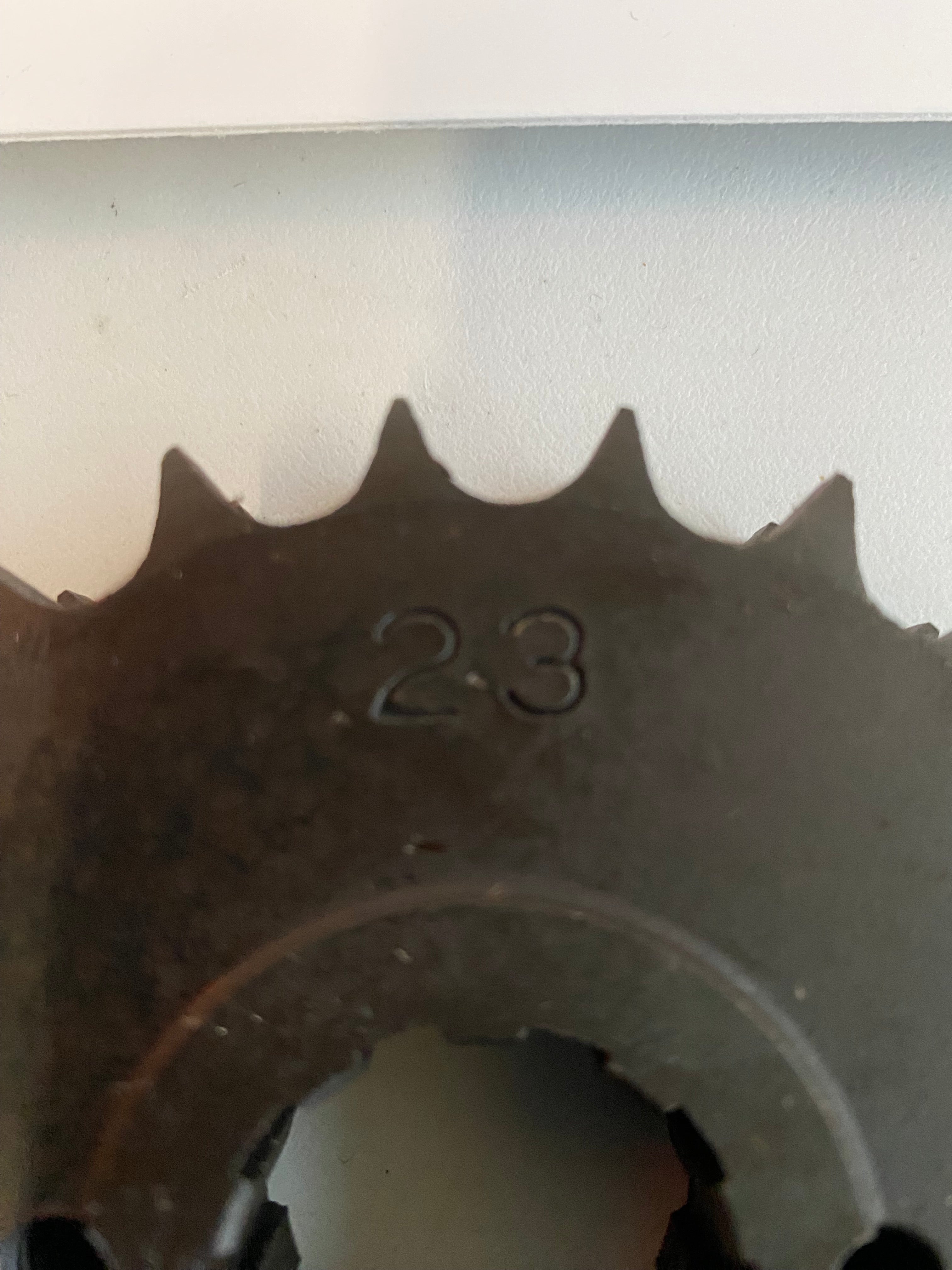 Pignon 23 dents sortie vilebrequin Harley Davidson REF OEM 40210-55