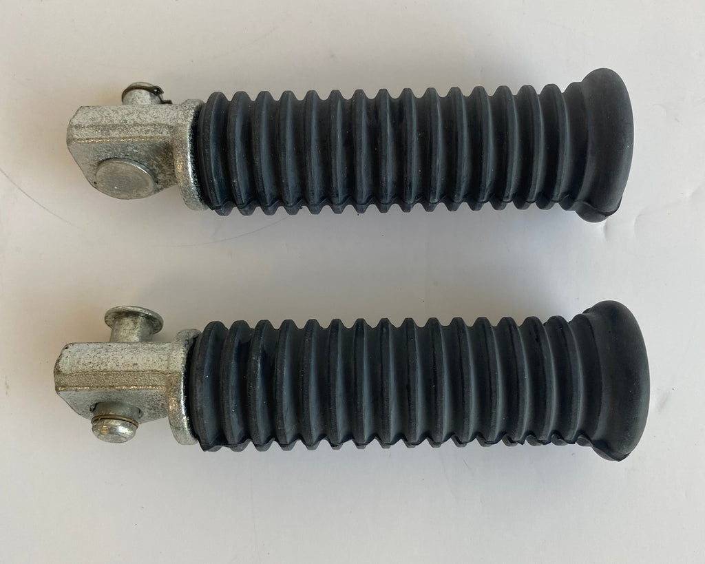 Harley Davidson Passenger Footpeg Set REF OEM 33048-72