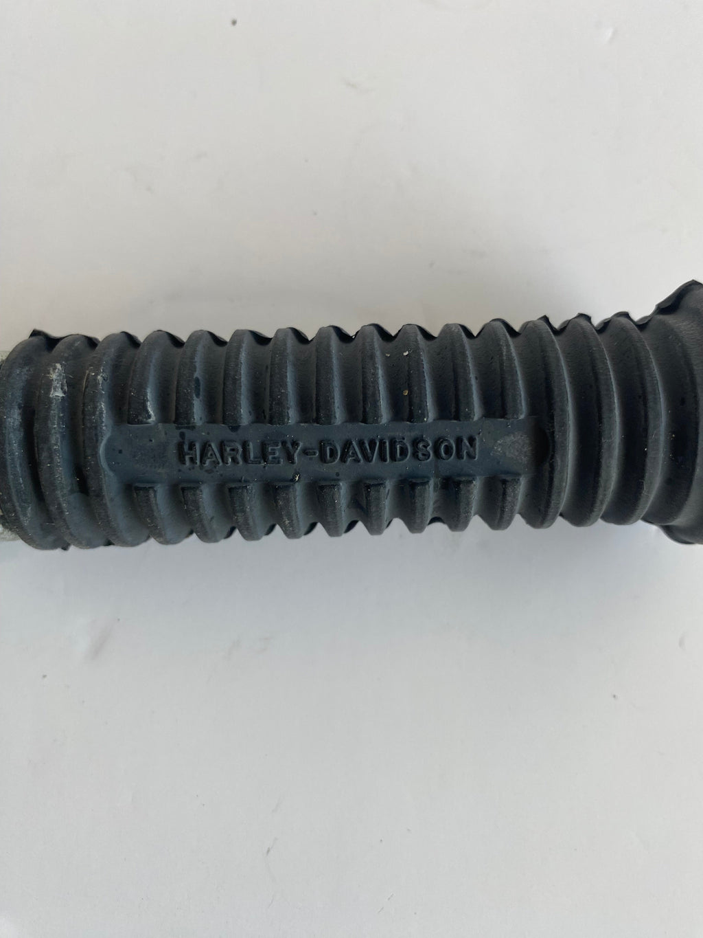 Harley Davidson Passenger Footpeg Set REF OEM 33048-72