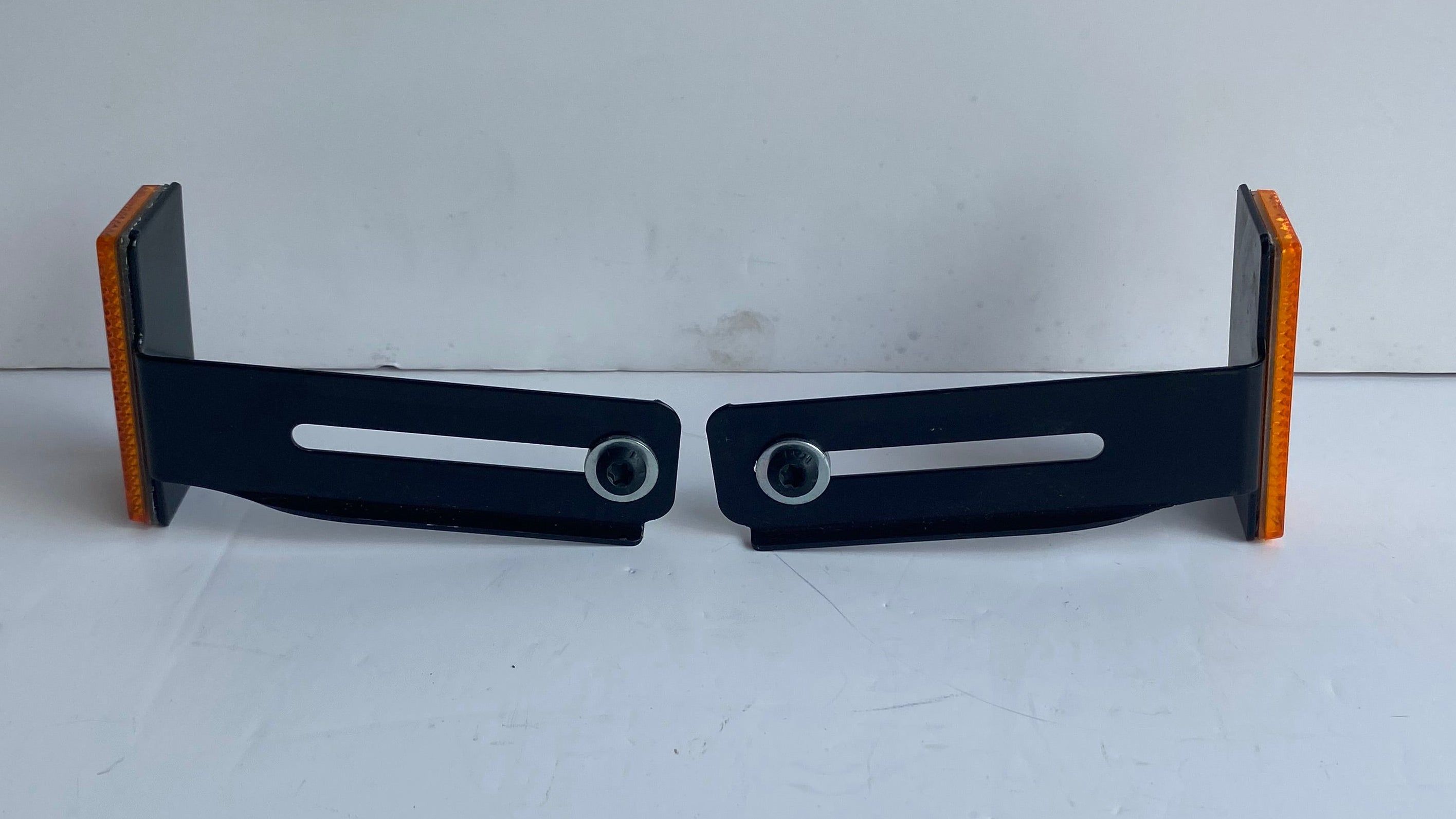 Jeu de supports réflecteurs arrière Harley Davidson REF OEM 68966-08 & 68992-08