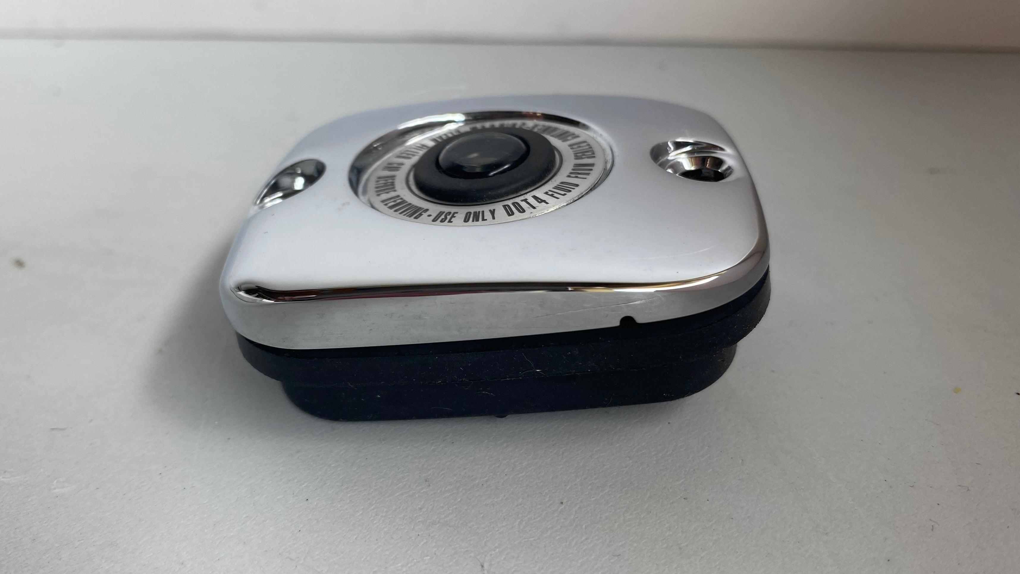 Couvercle de maitre cylindre de frein avant chromé Harley Davidson REF 46424-05B