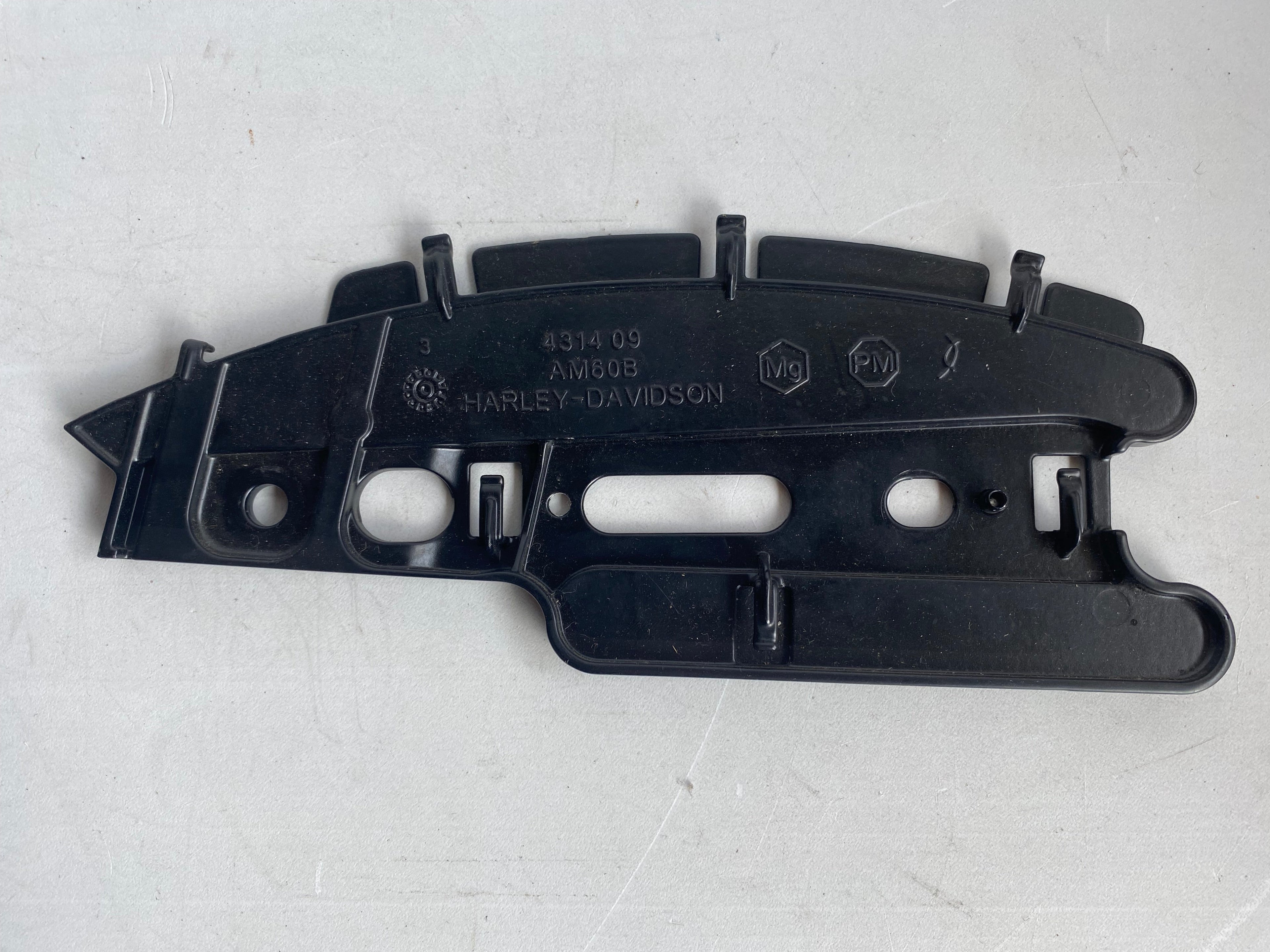 Plaque sabre arrière gauche Sportster Harley Davidson REF OEM 68857-07