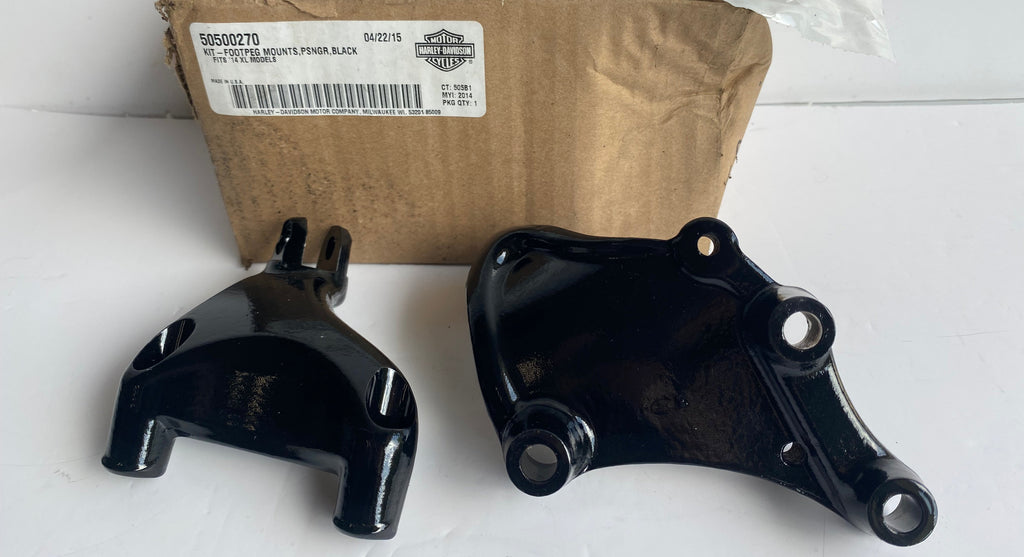 Jeu de supports de cales pieds noirs passager Sportster Harley Davidson REF OEM 50500270
