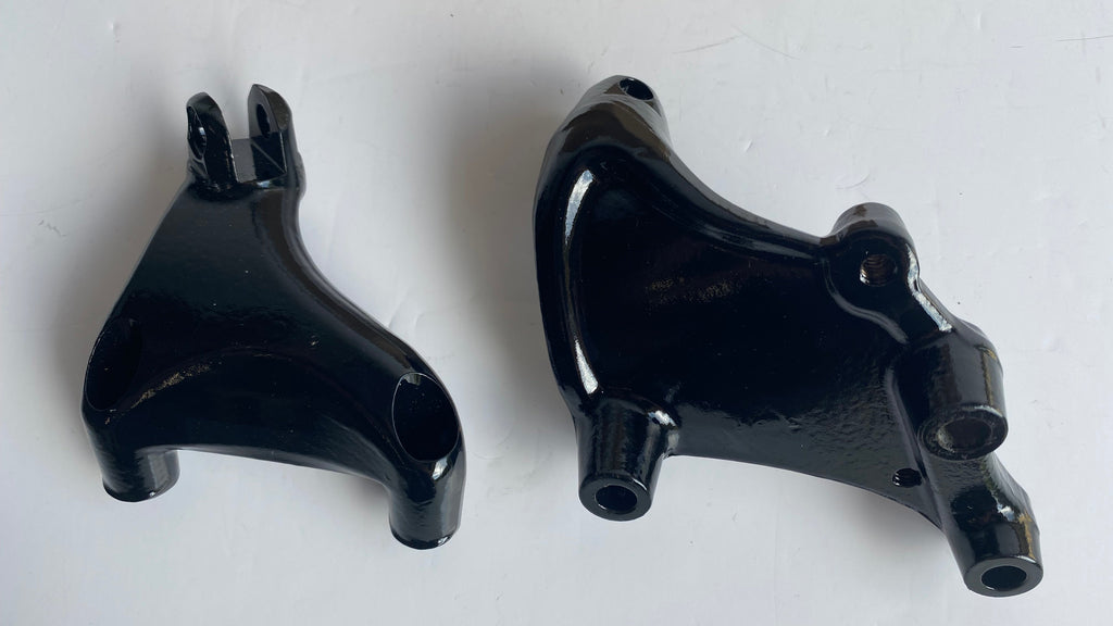 Jeu de supports de cales pieds noirs passager Sportster Harley Davidson REF OEM 50500270