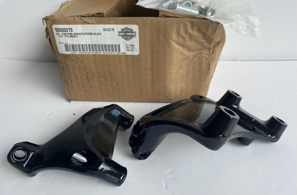 Jeu de supports de cales pieds noirs passager Sportster Harley Davidson REF OEM 50500270