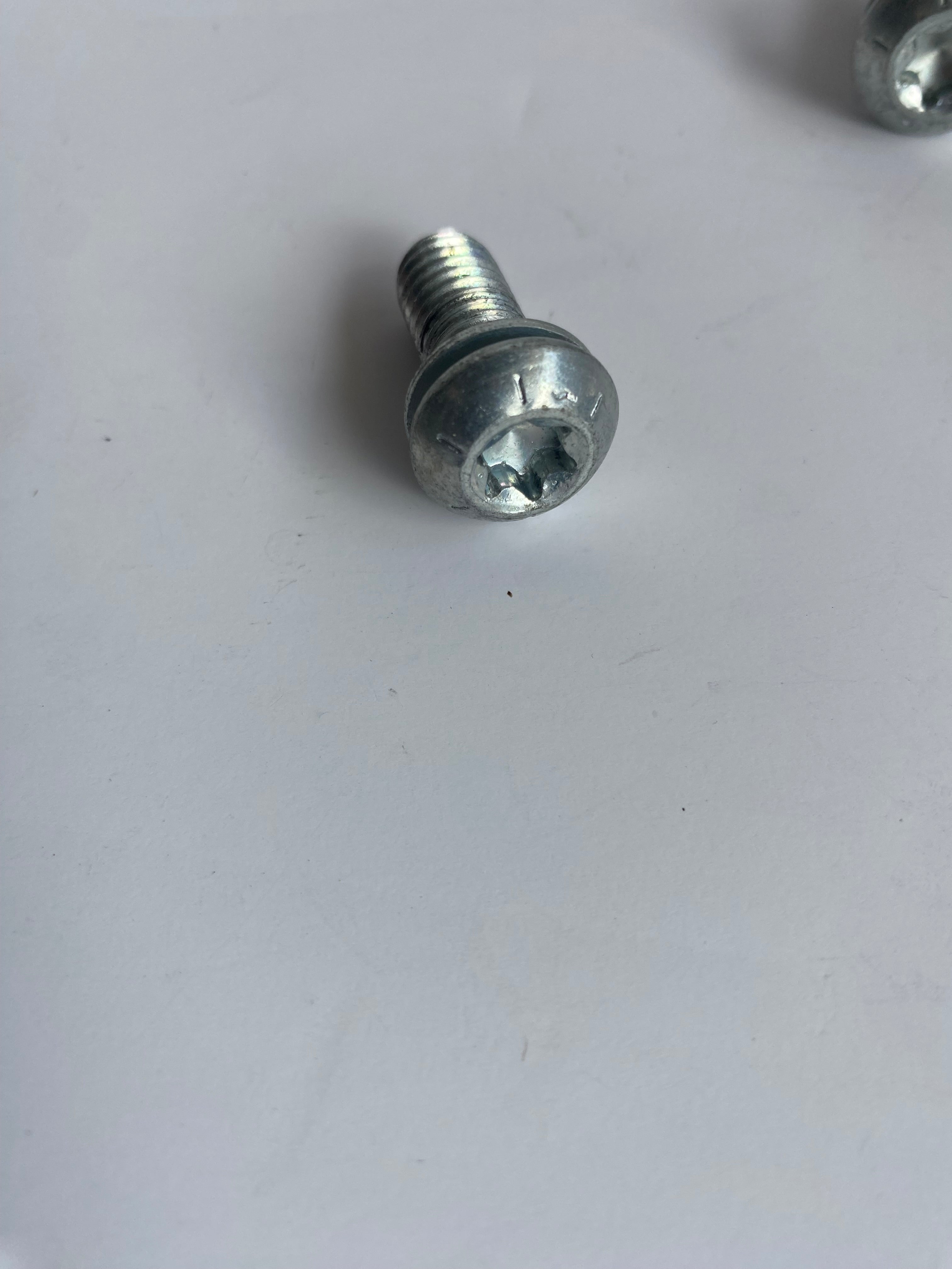Vis tête bombée Torx 3/8-16 x 7/8" Harley Davidson