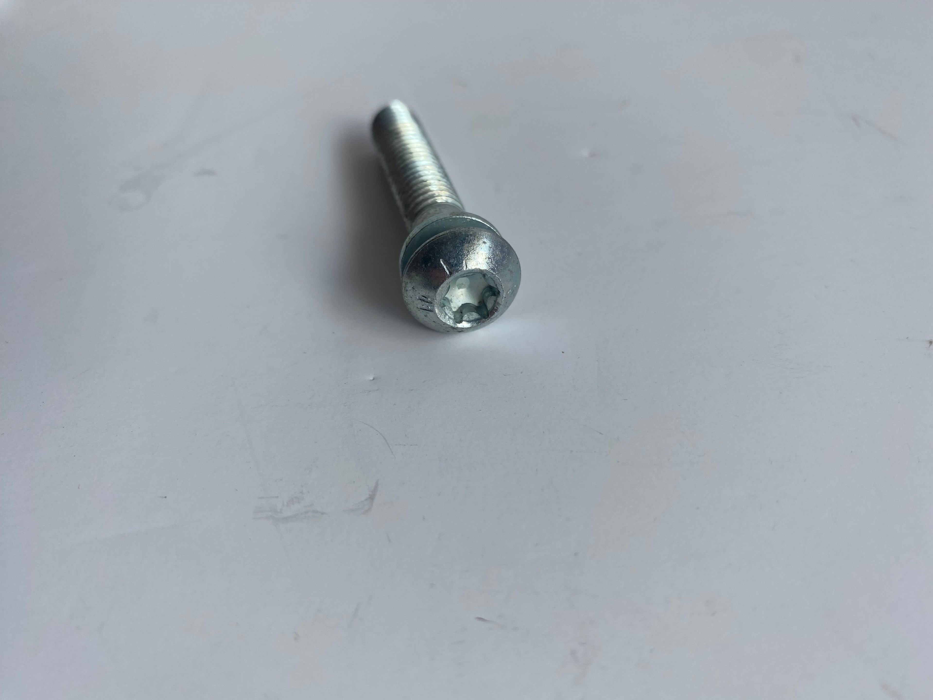 Vis tête bombée Torx 5/16-18 x 1-3/4" Harley Davidson