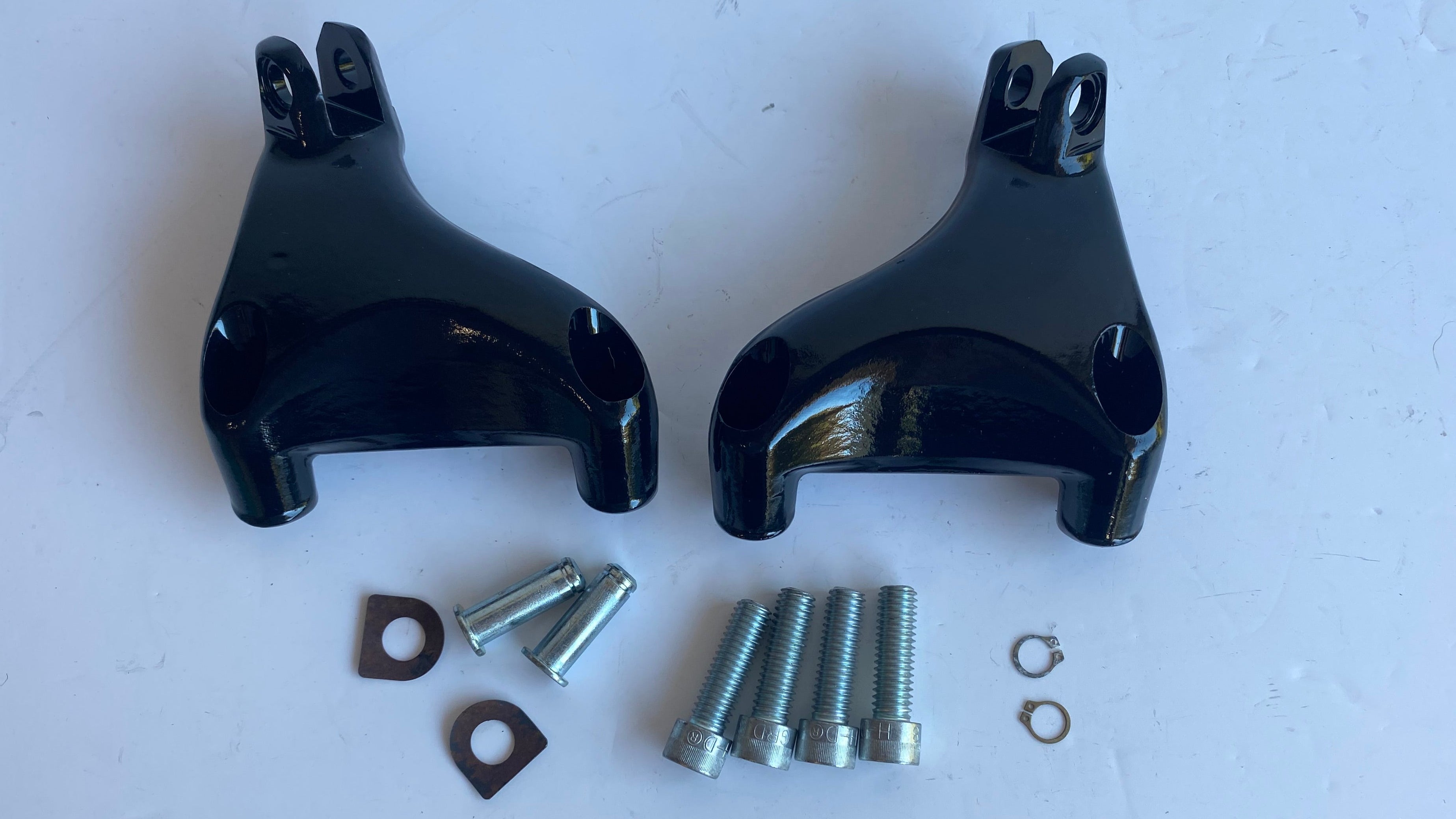 Jeu de supports de cale pieds noirs passager Sportster Harley Davidson REF 50203-04