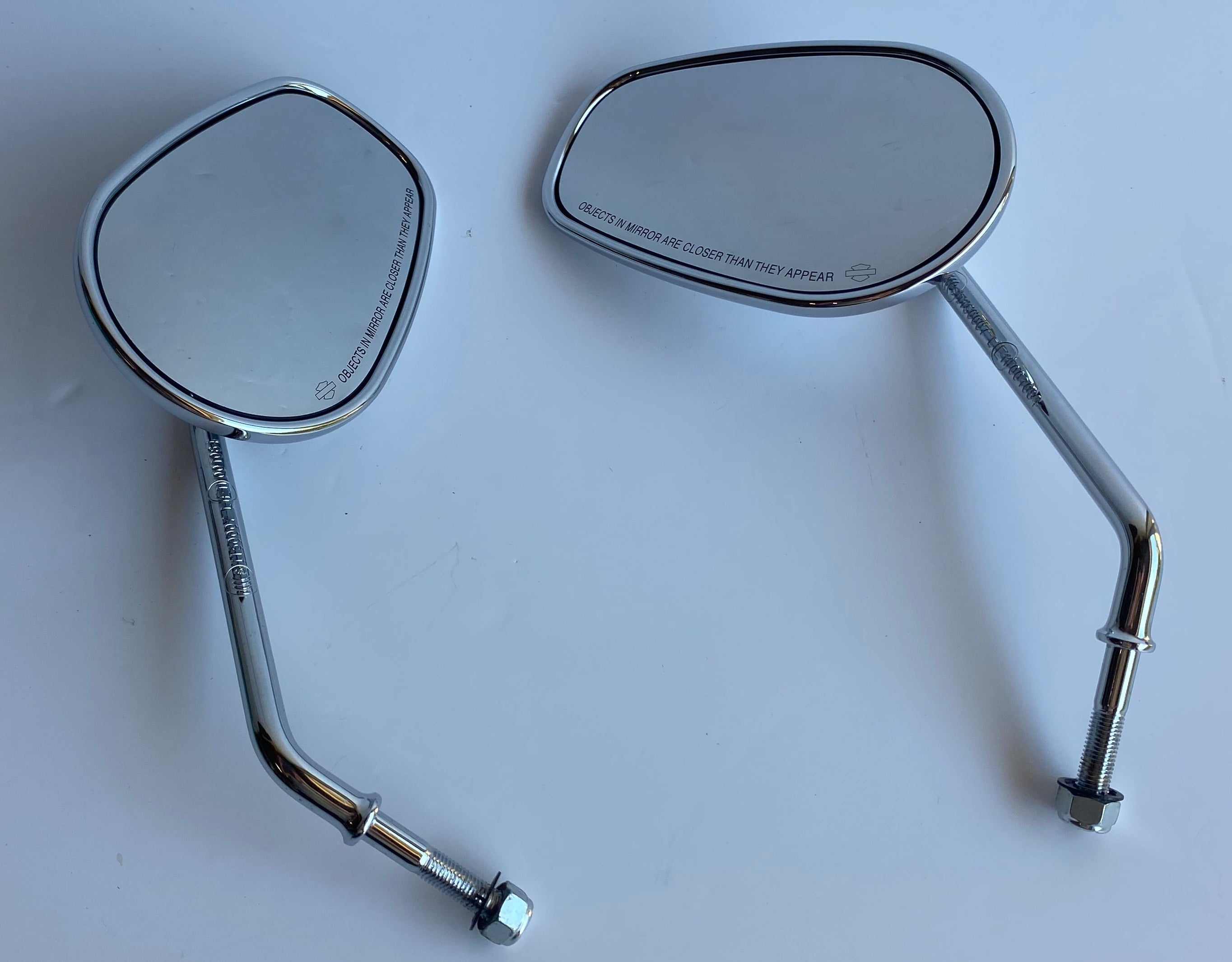Jeu de rétroviseurs chromés Harley Davidson REF OEM 91321-04 & 91318-04