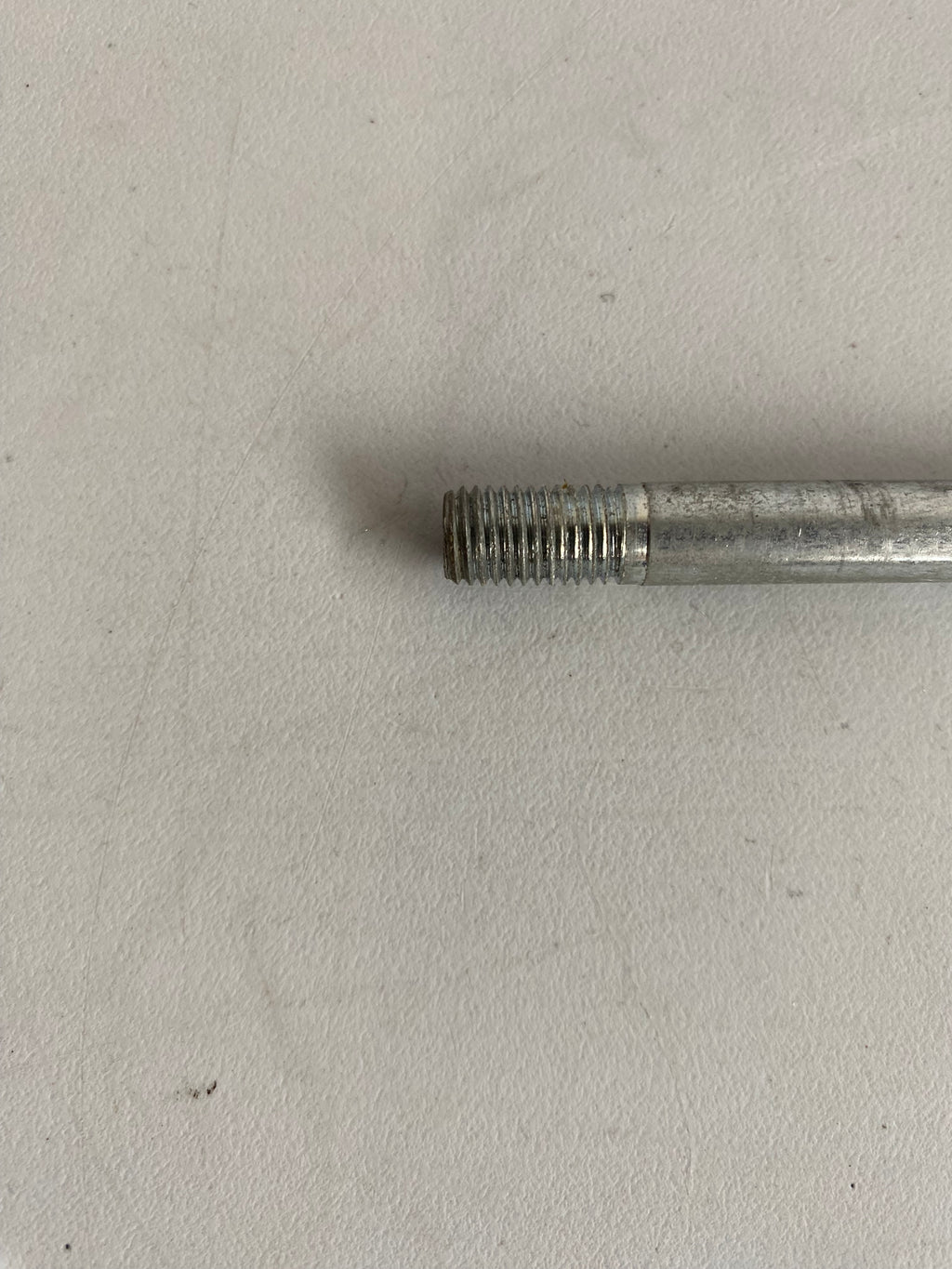 Goujon de clignotant arrière Harley Davidson REF OEM 68578-84A