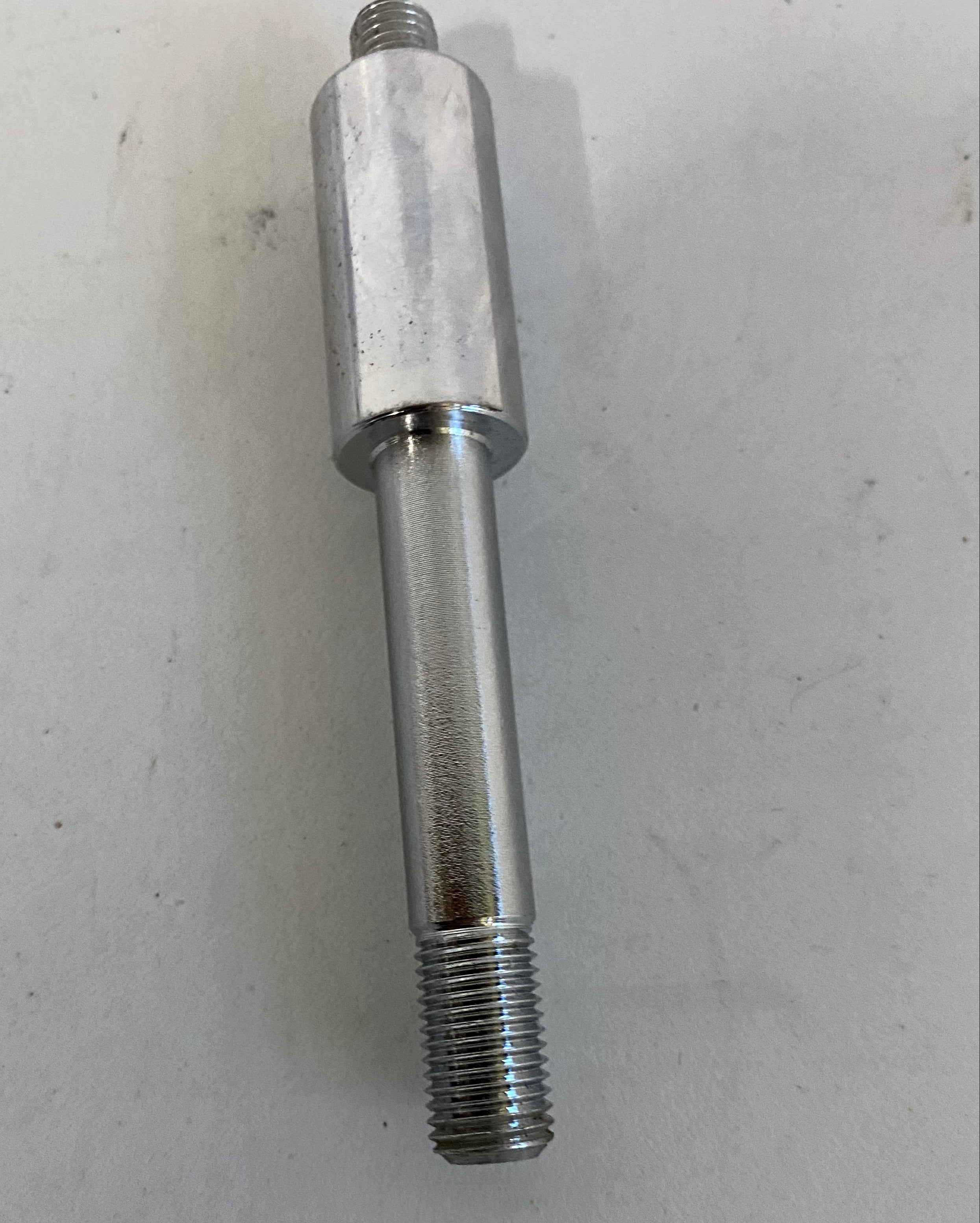 Goujon de clignotant arrière Harley Davidson REF OEM 68493-90