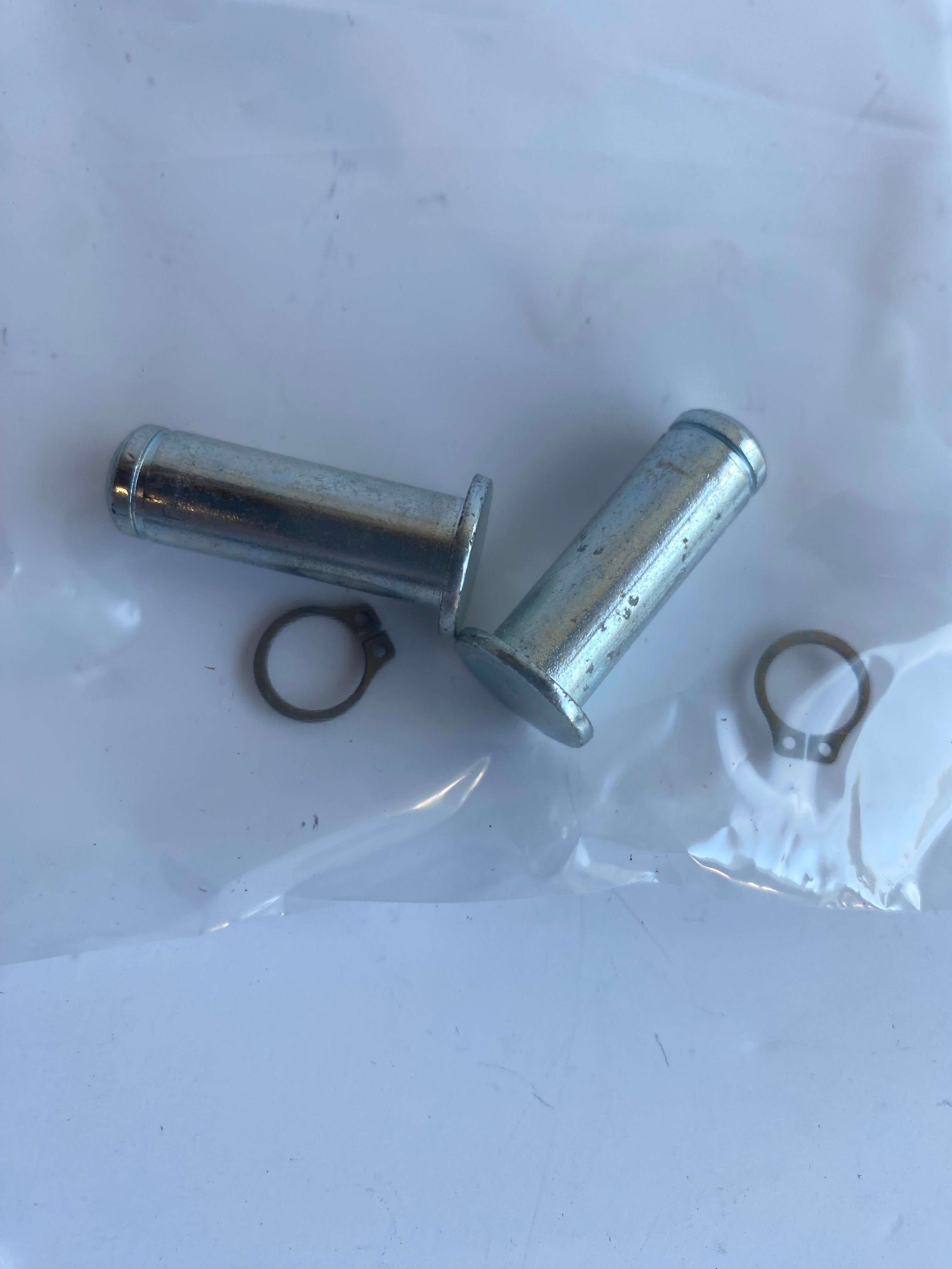 Jeu de 2 axes de cales pieds Harley Davidson REF OEM 45041-01A & 11304