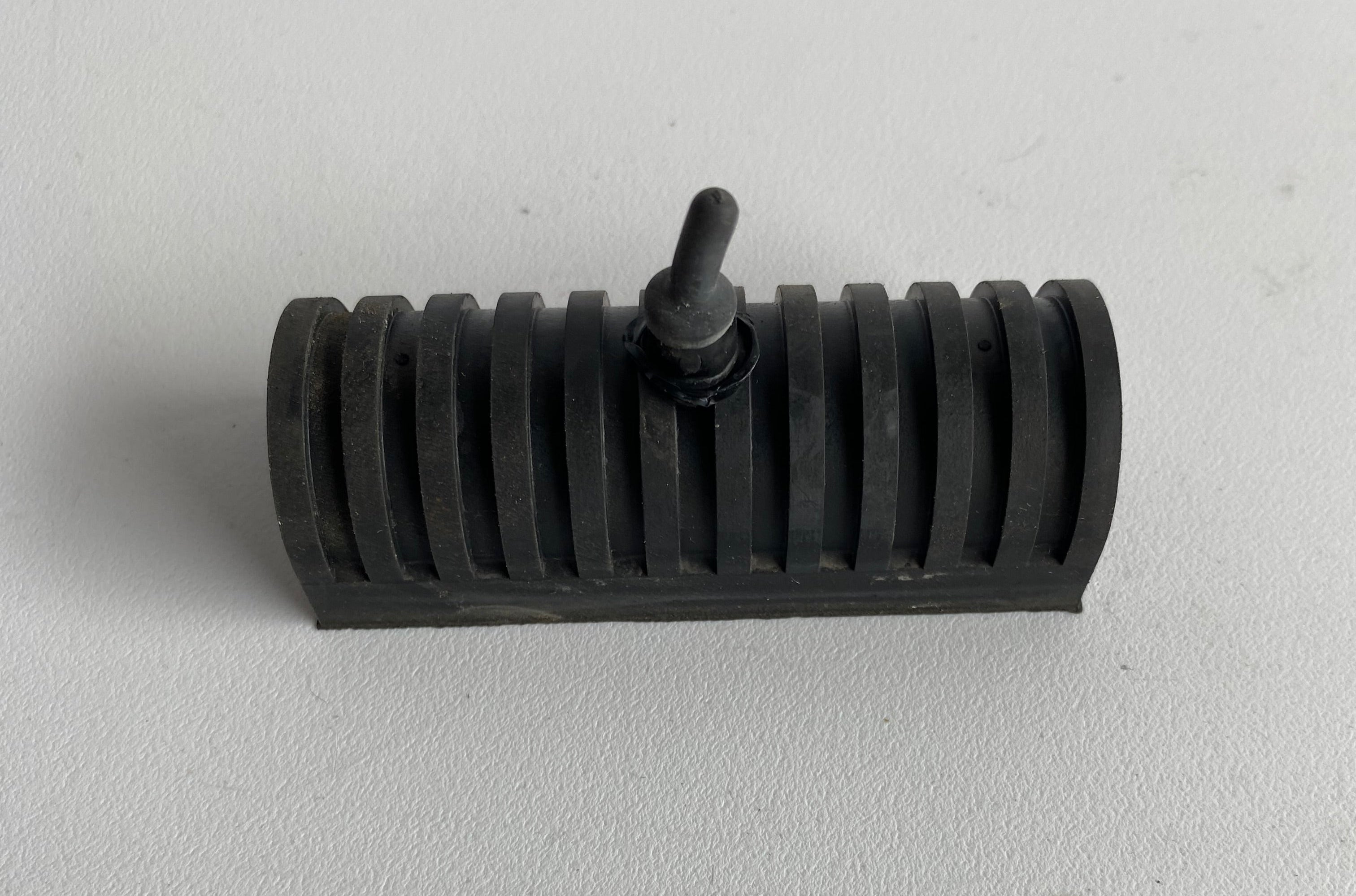 Caoutchouc inférieur de sacoche Harley Davidson REF OEM 90764-93