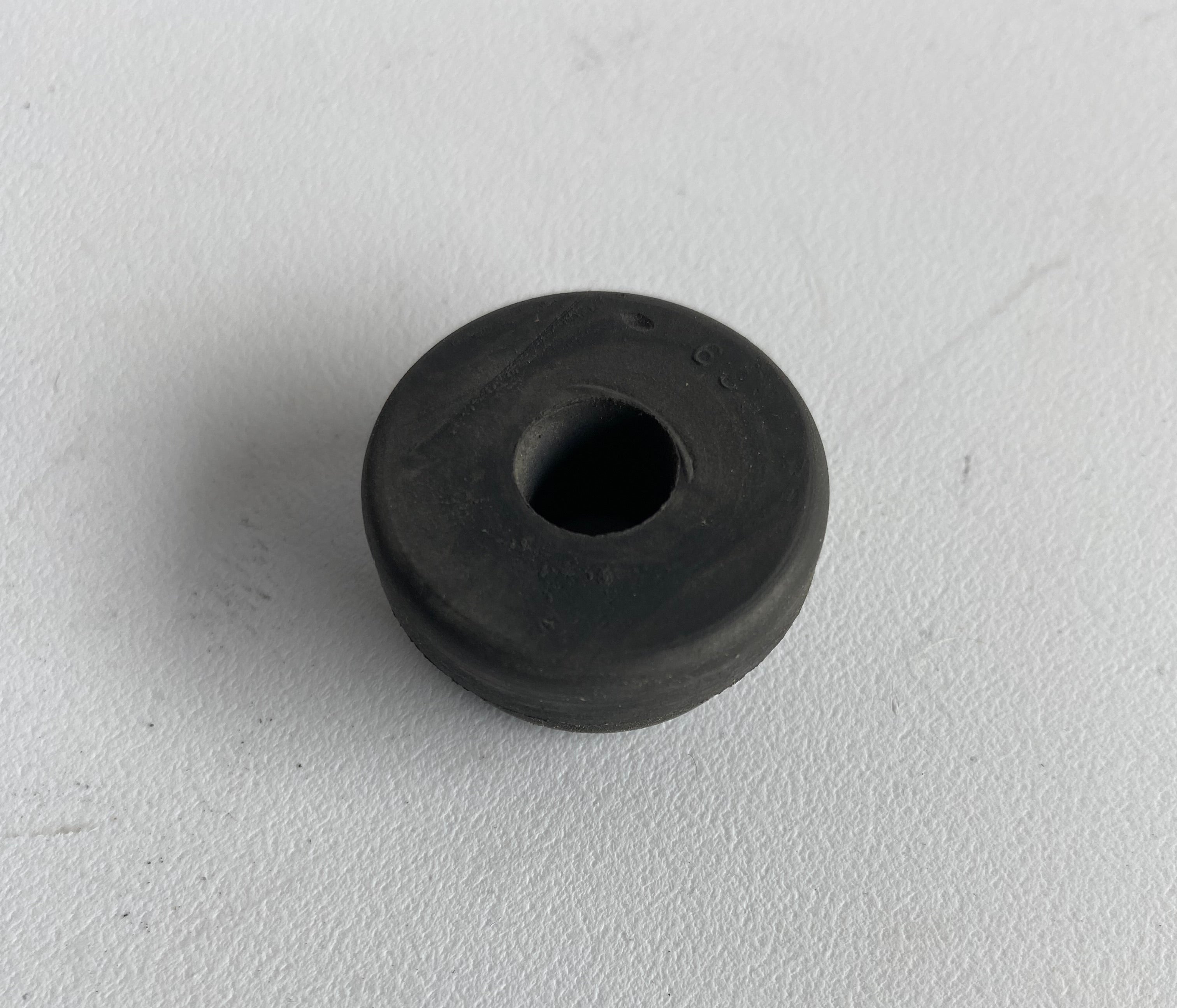 Caoutchouc de fixation de sacoche Touring Harley Davidson REF OEM 11464
