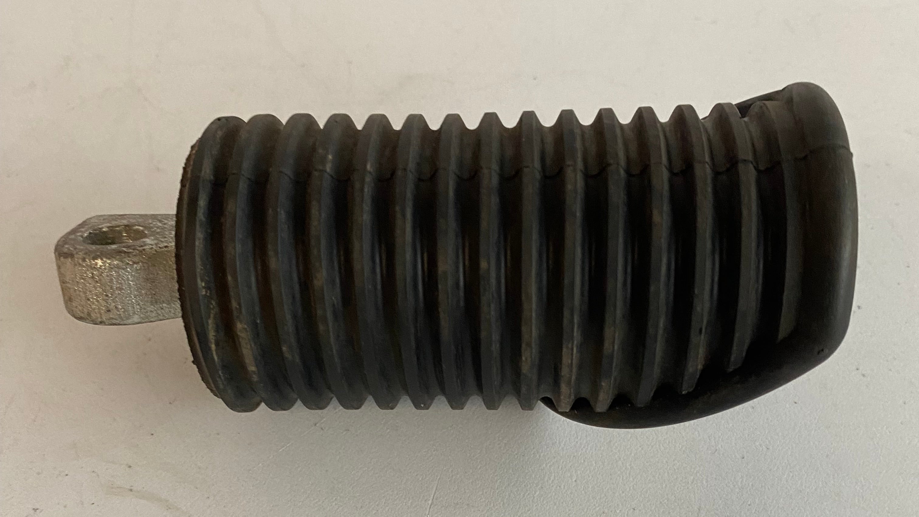 Cale pied pilote droit Harley Davidson REF OEM 50643-82