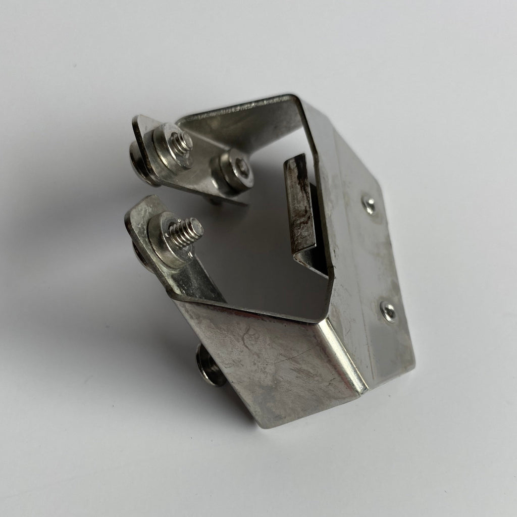 Accroche couvercle de sacoche Touring Harley Davidson REF OEM 90958-93