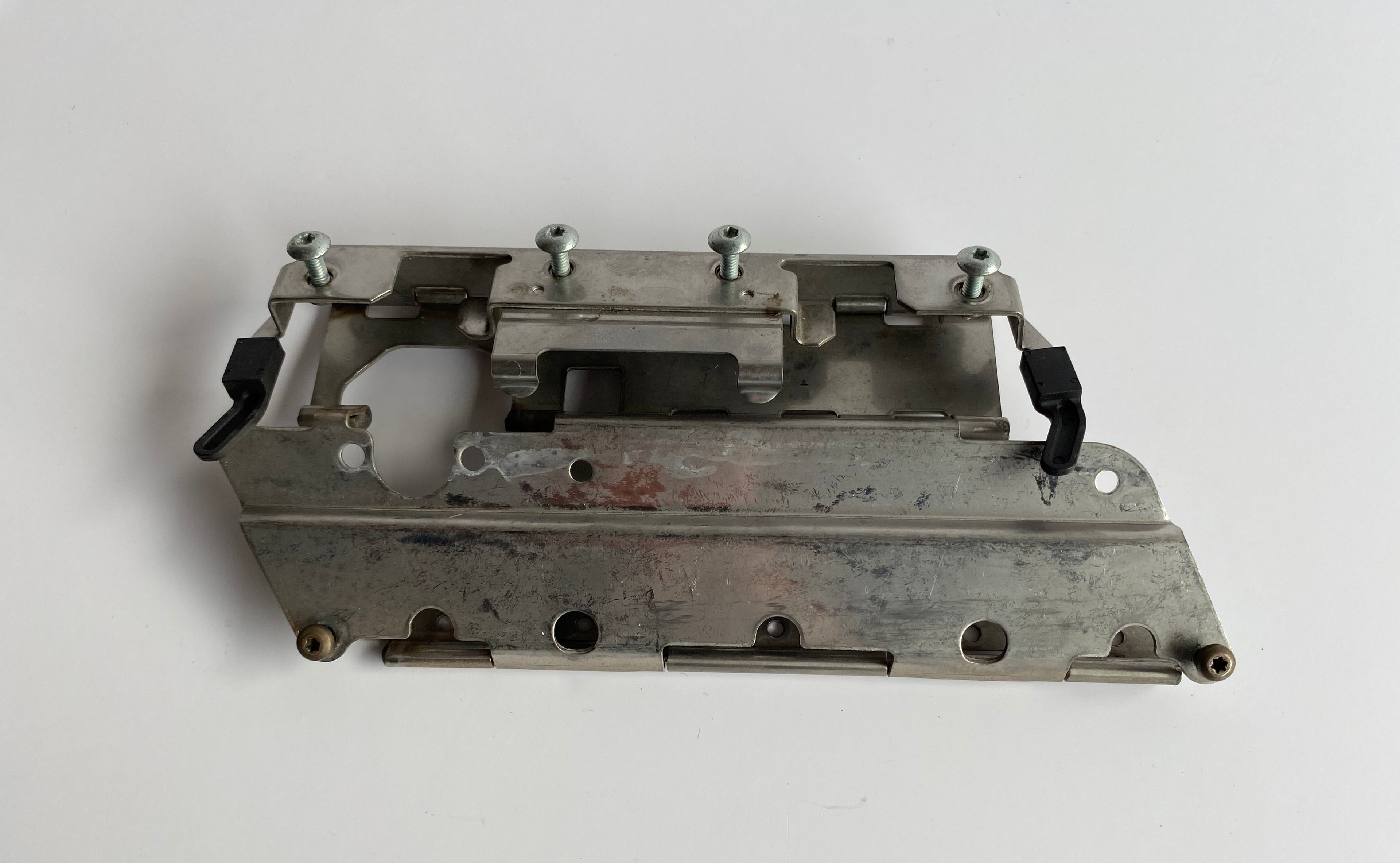 Charnière gauche de sacoche Touring Harley Davidson REF OEM 90664-93