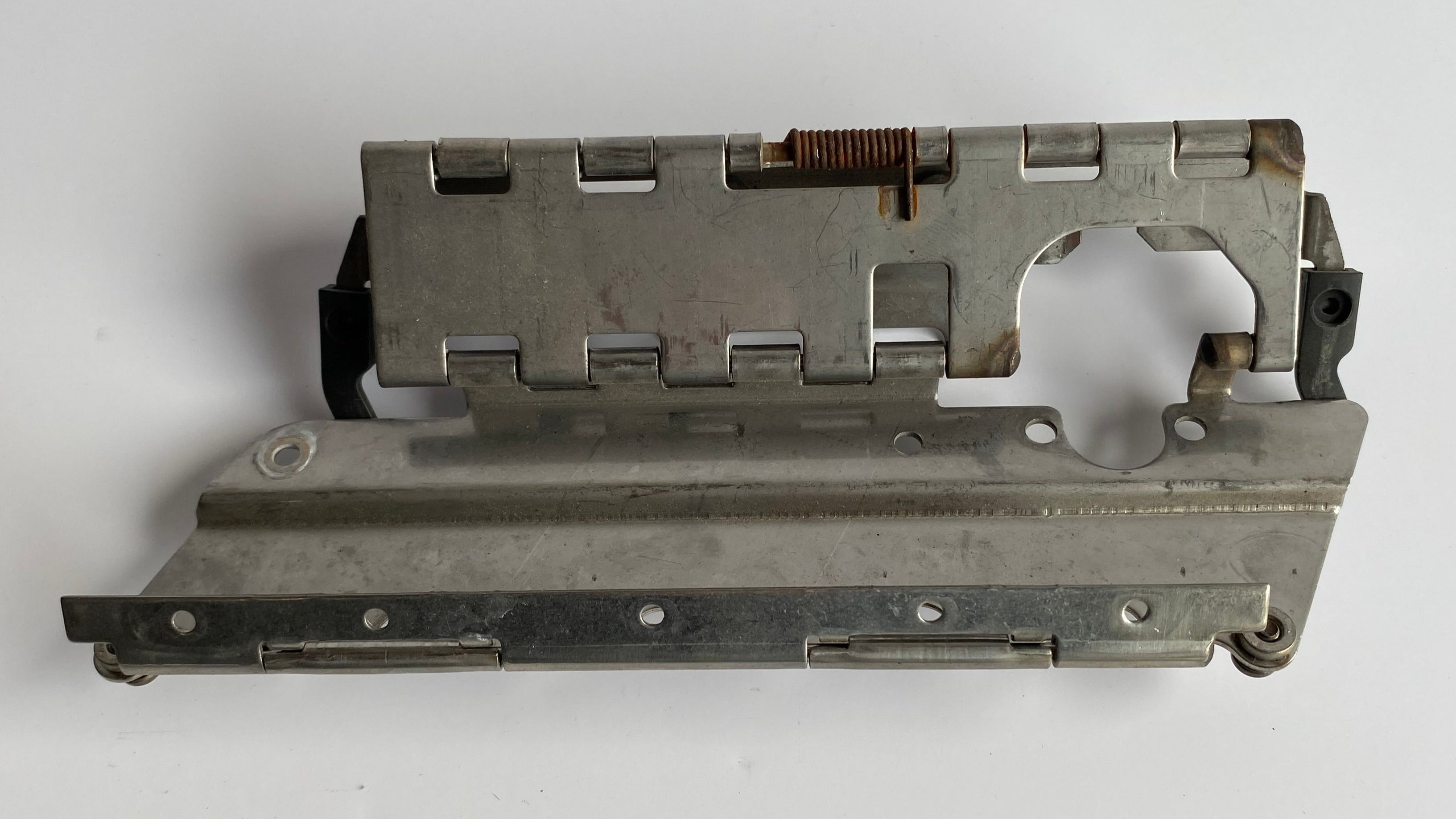 Charnière gauche de sacoche Touring Harley Davidson REF OEM 90664-93