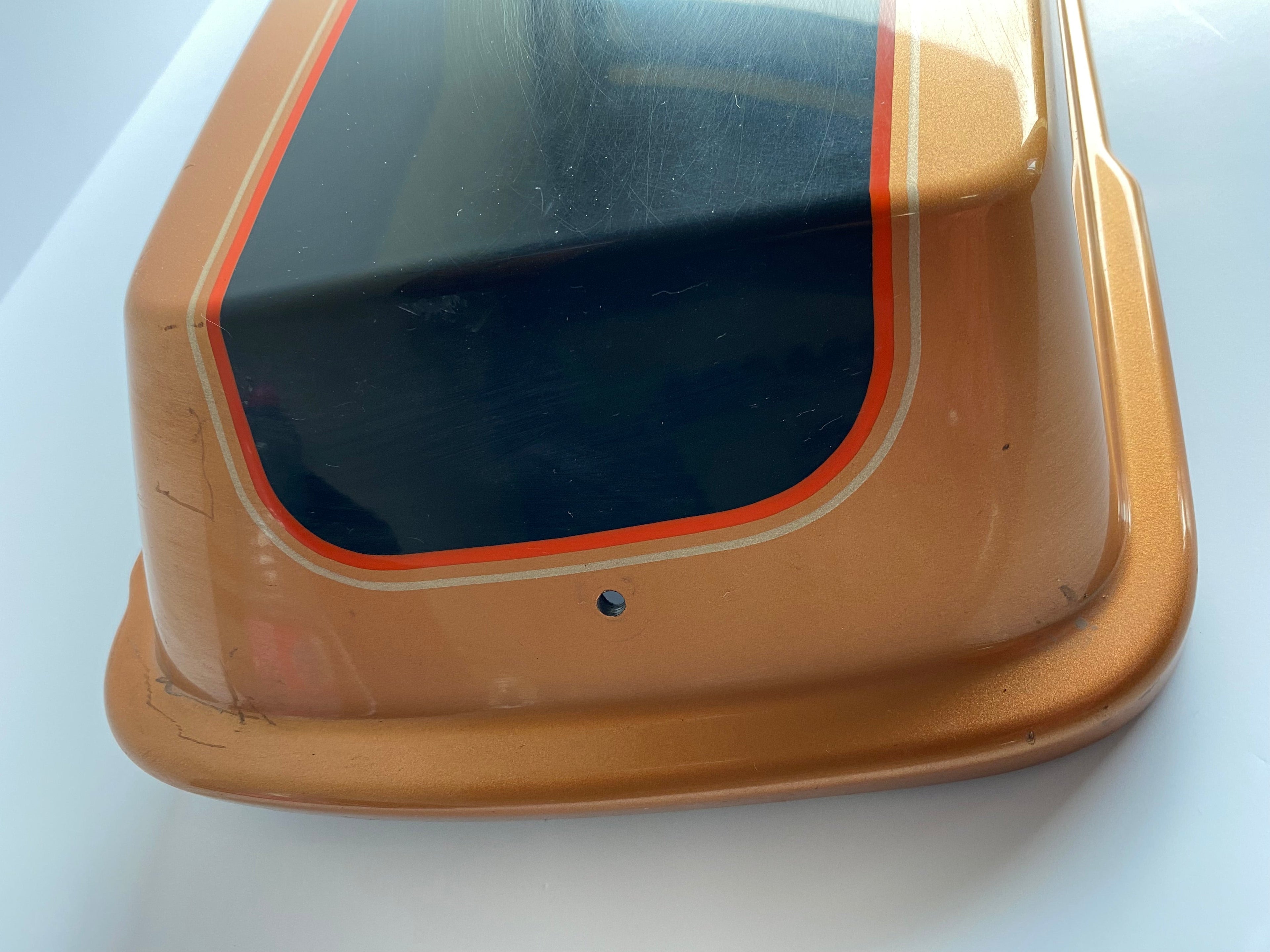 Couvercle de sacoche gauche Harley Davidson REF OEM 90626-08COR