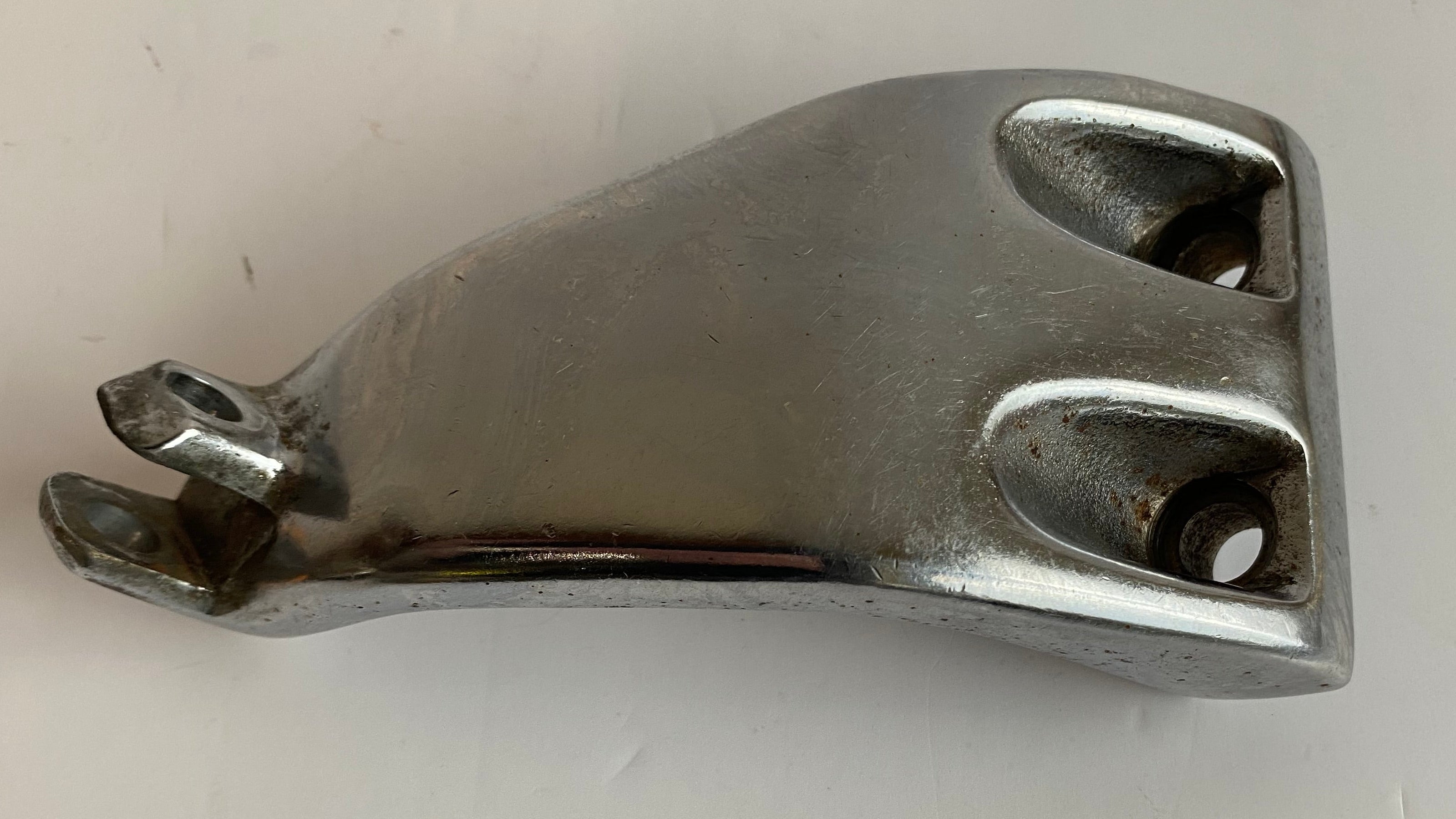 Support de cale pied gauche pilote Dyna Harley Davidson REF OEM 50639-90A