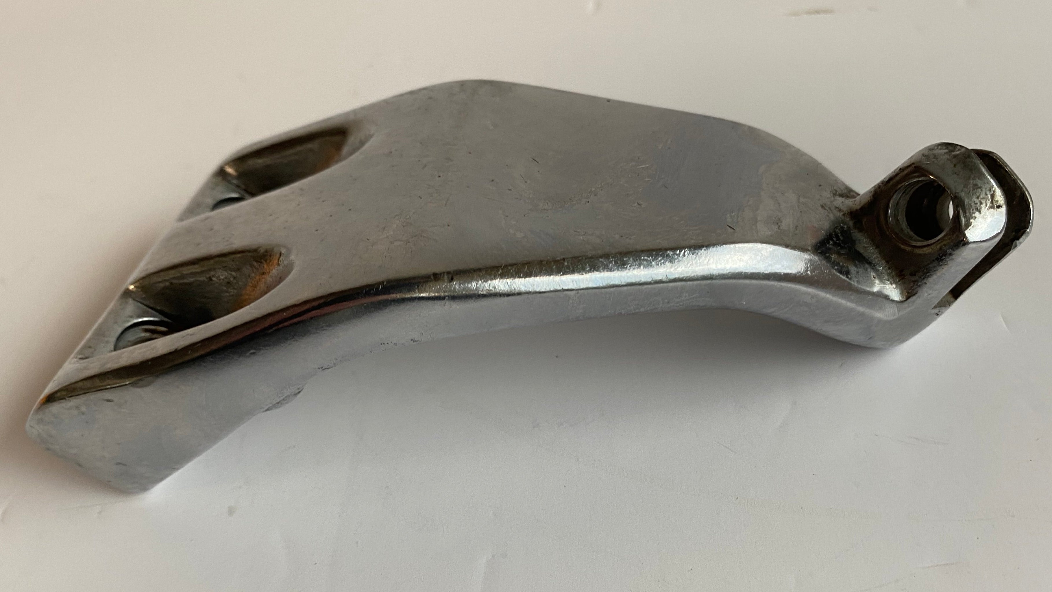 Support de cale pied gauche pilote Dyna Harley Davidson REF OEM 50639-90A