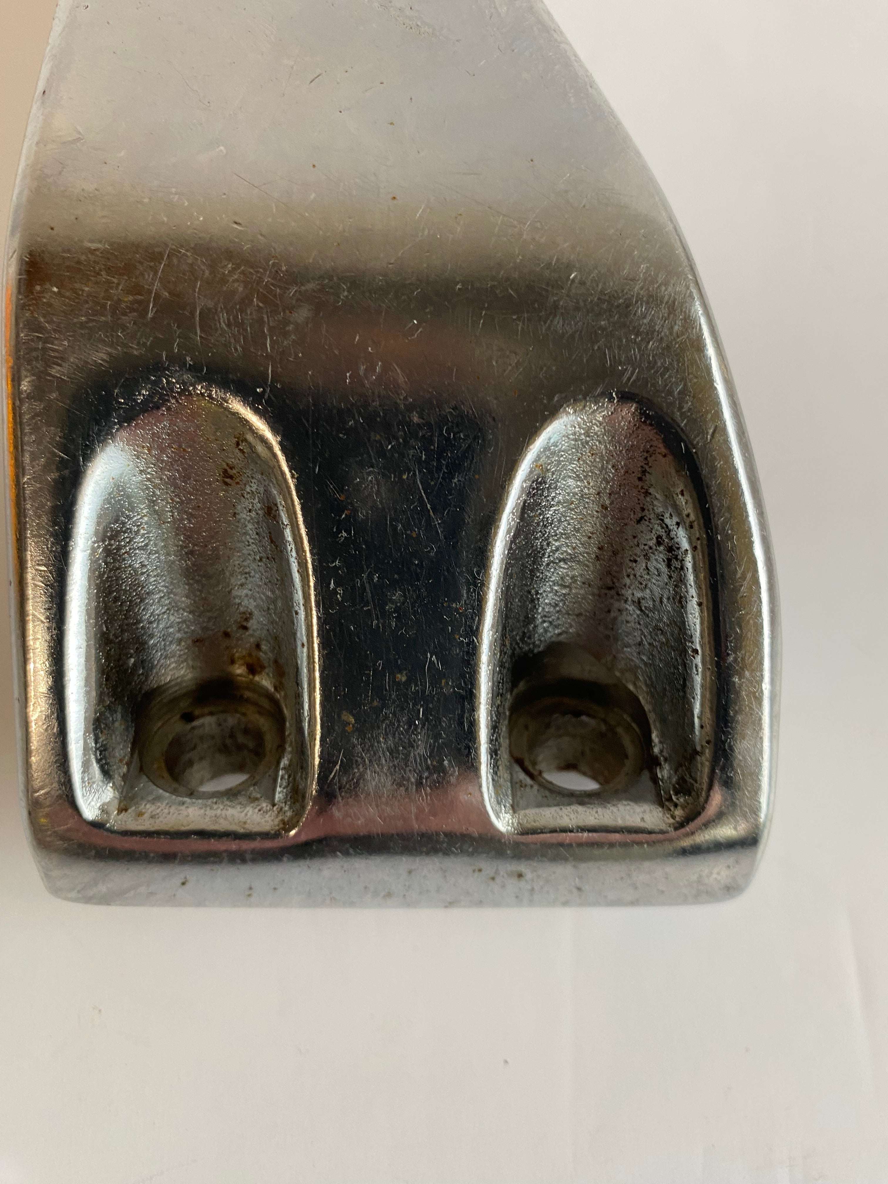 Support de cale pied gauche pilote Dyna Harley Davidson REF OEM 50639-90A