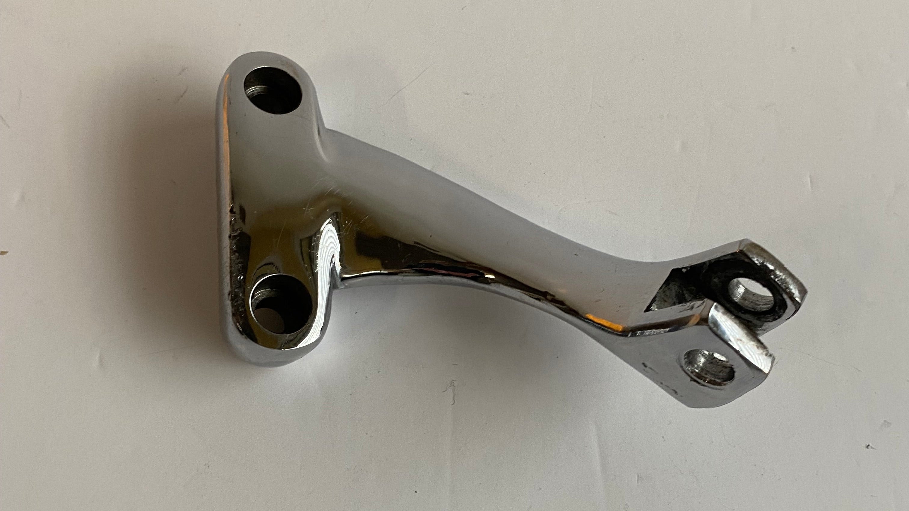 Support de cale pied pilote gauche Sportster Harley Davidson REF OEM 50951-90