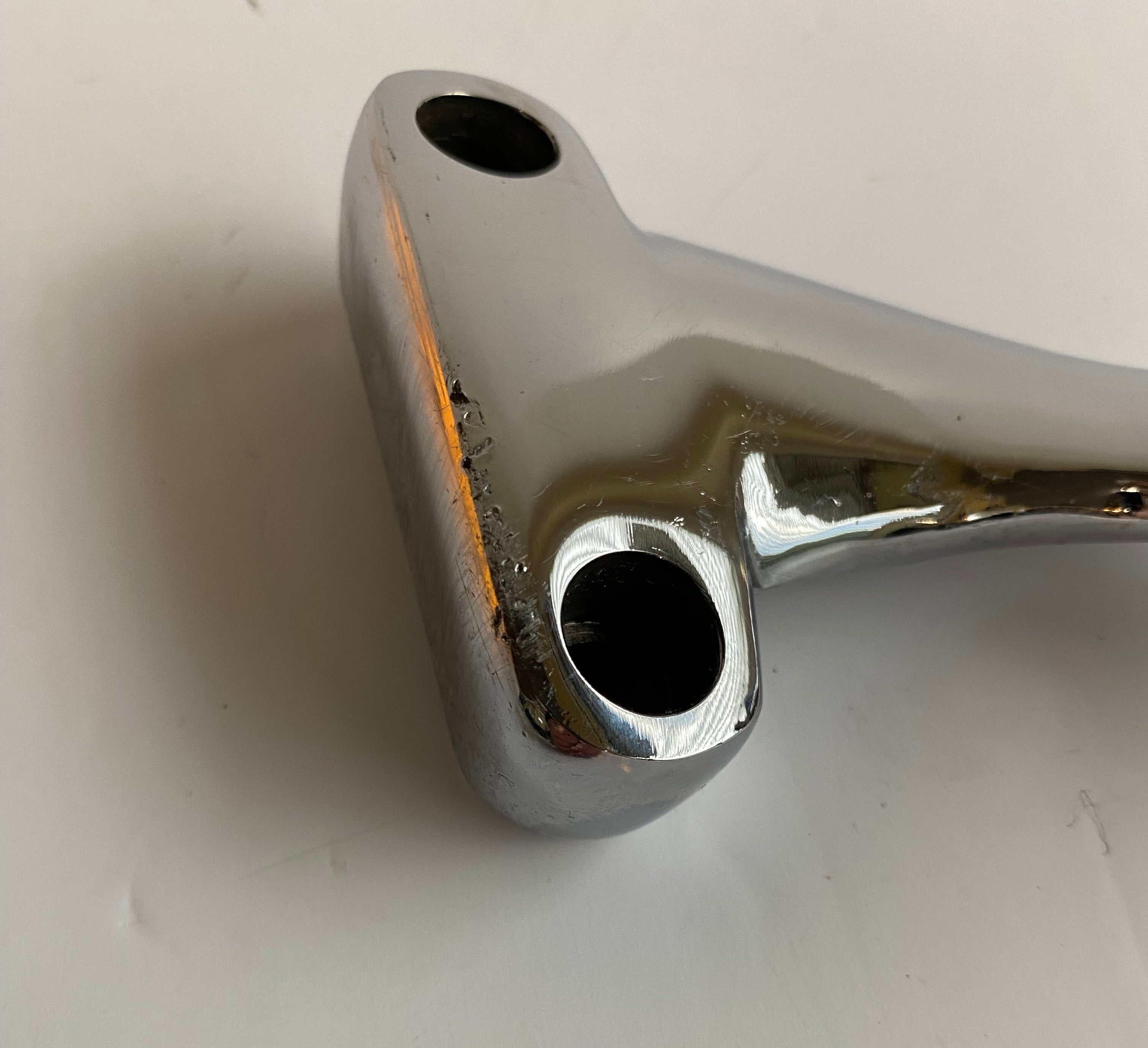 Support de cale pied pilote gauche Sportster Harley Davidson REF OEM 50951-90