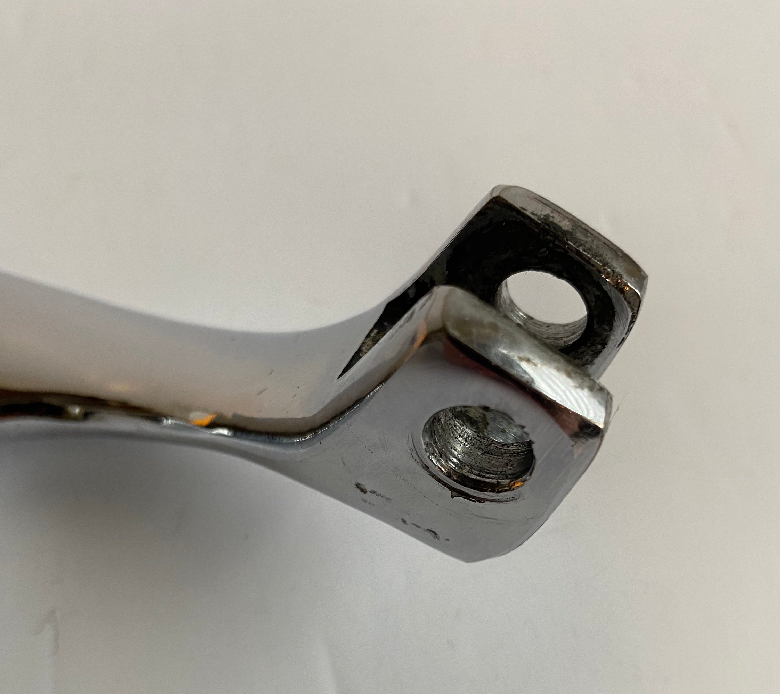 Support de cale pied pilote gauche Sportster Harley Davidson REF OEM 50951-90