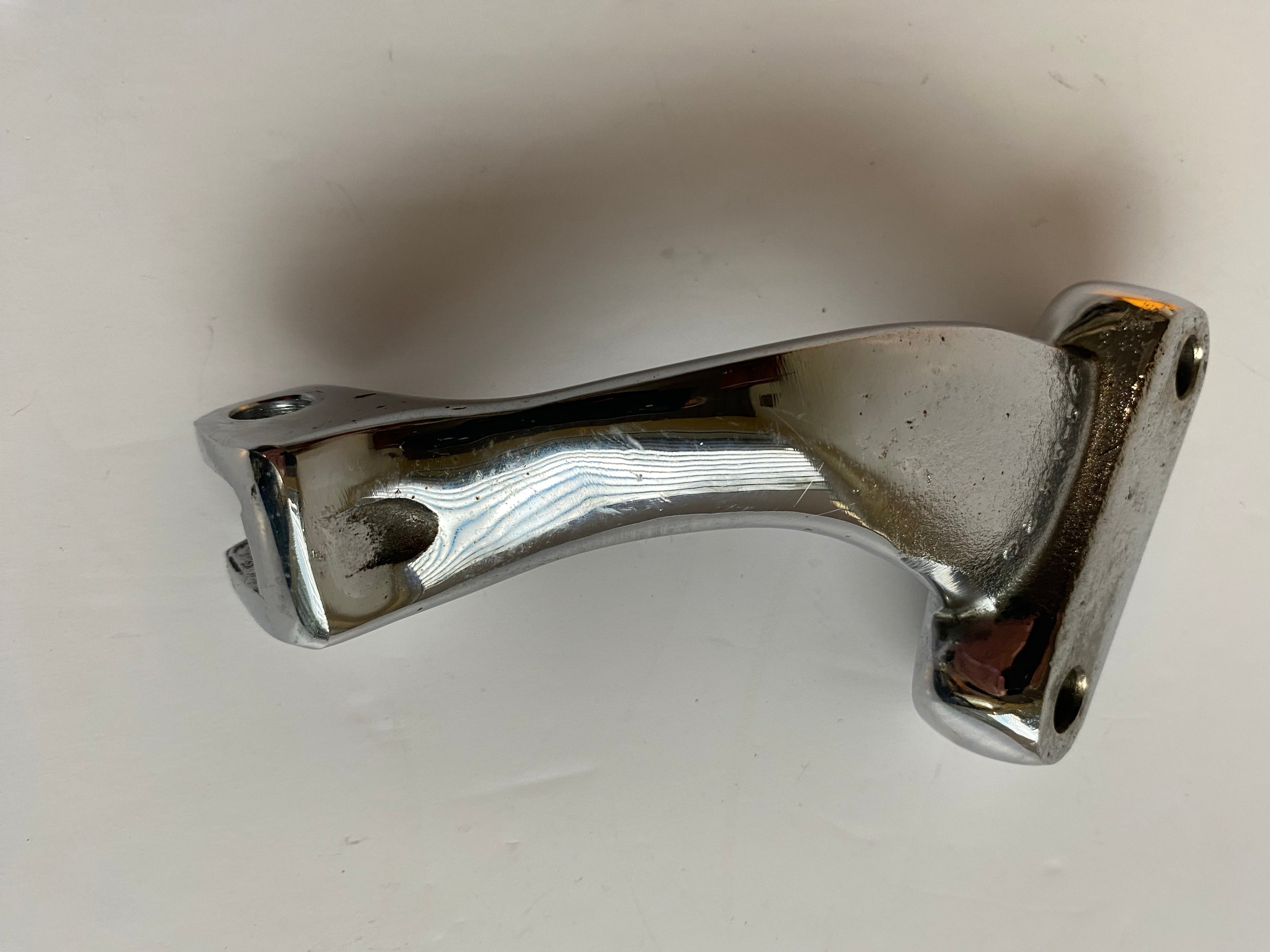 Support de cale pied pilote gauche Sportster Harley Davidson REF OEM 50951-90