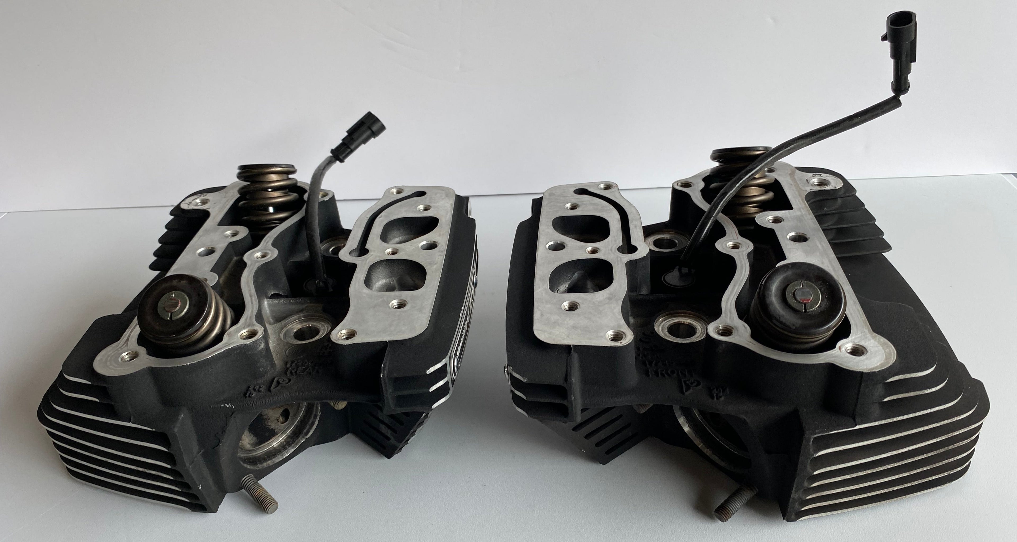 Jeu de culasses de moteur Twin cam 110 Harley Davidson REF OEM 17251-07B & 17252-07A