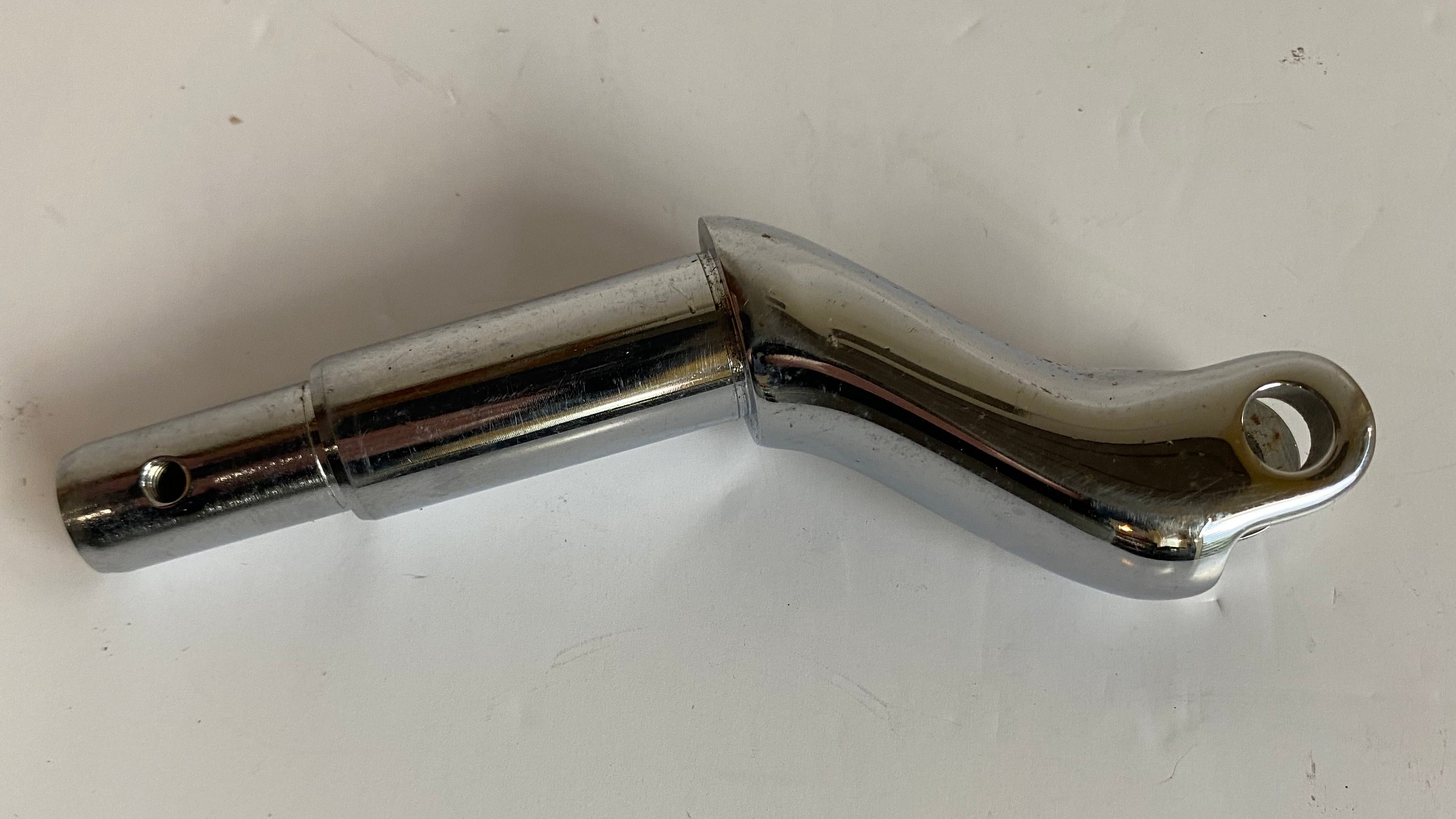 Support cale pied pilote gauche VRSC Harley Davidson REF OEM 50274-02A