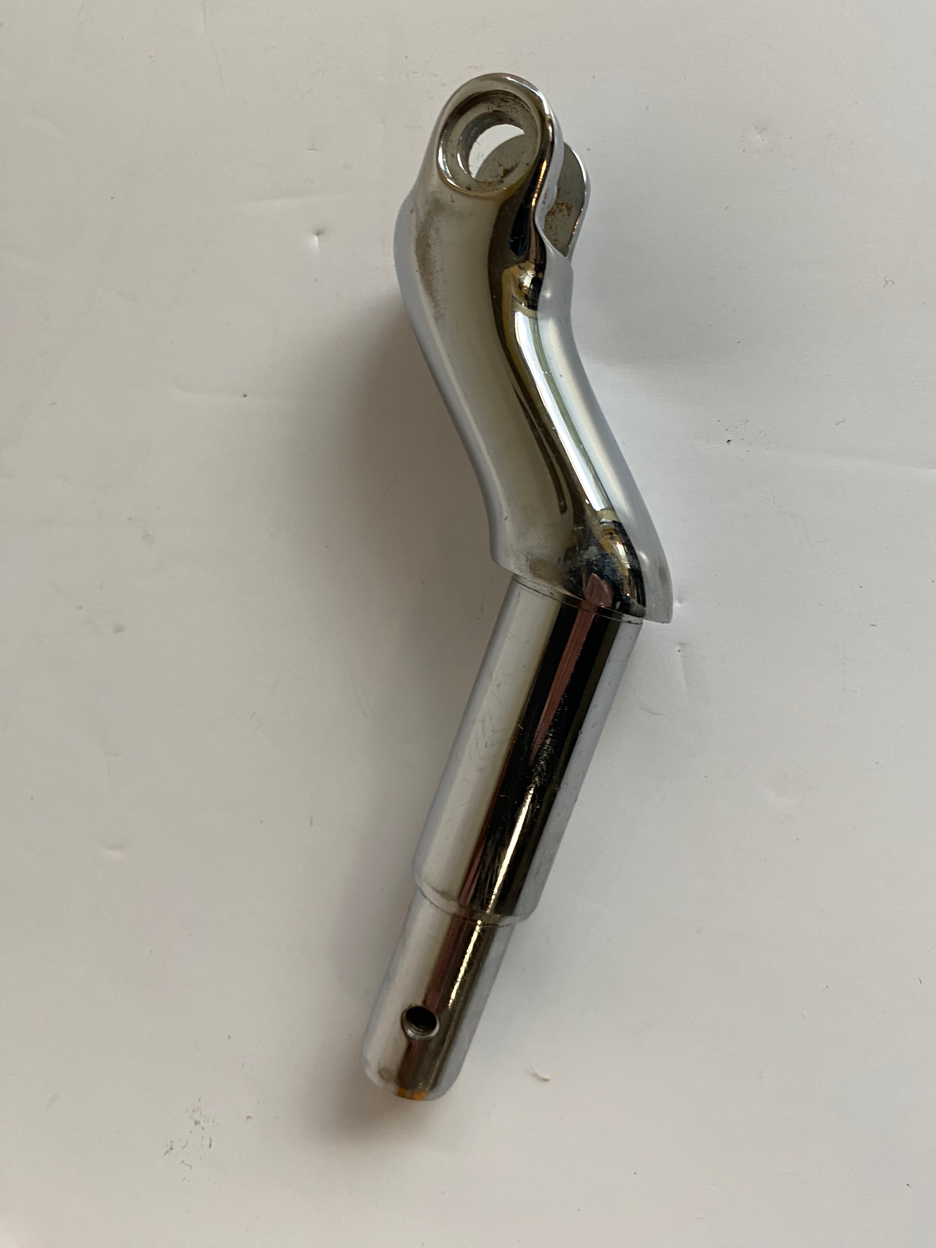 Support cale pied pilote gauche VRSC Harley Davidson REF OEM 50274-02A