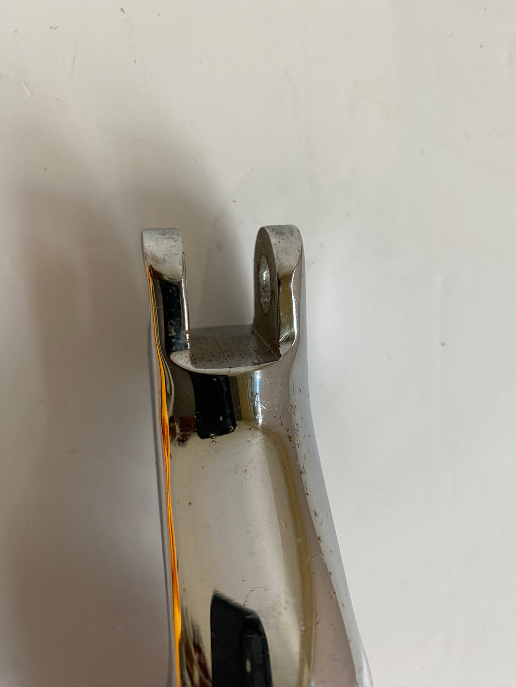 Support cale pied pilote gauche VRSC Harley Davidson REF OEM 50274-02A