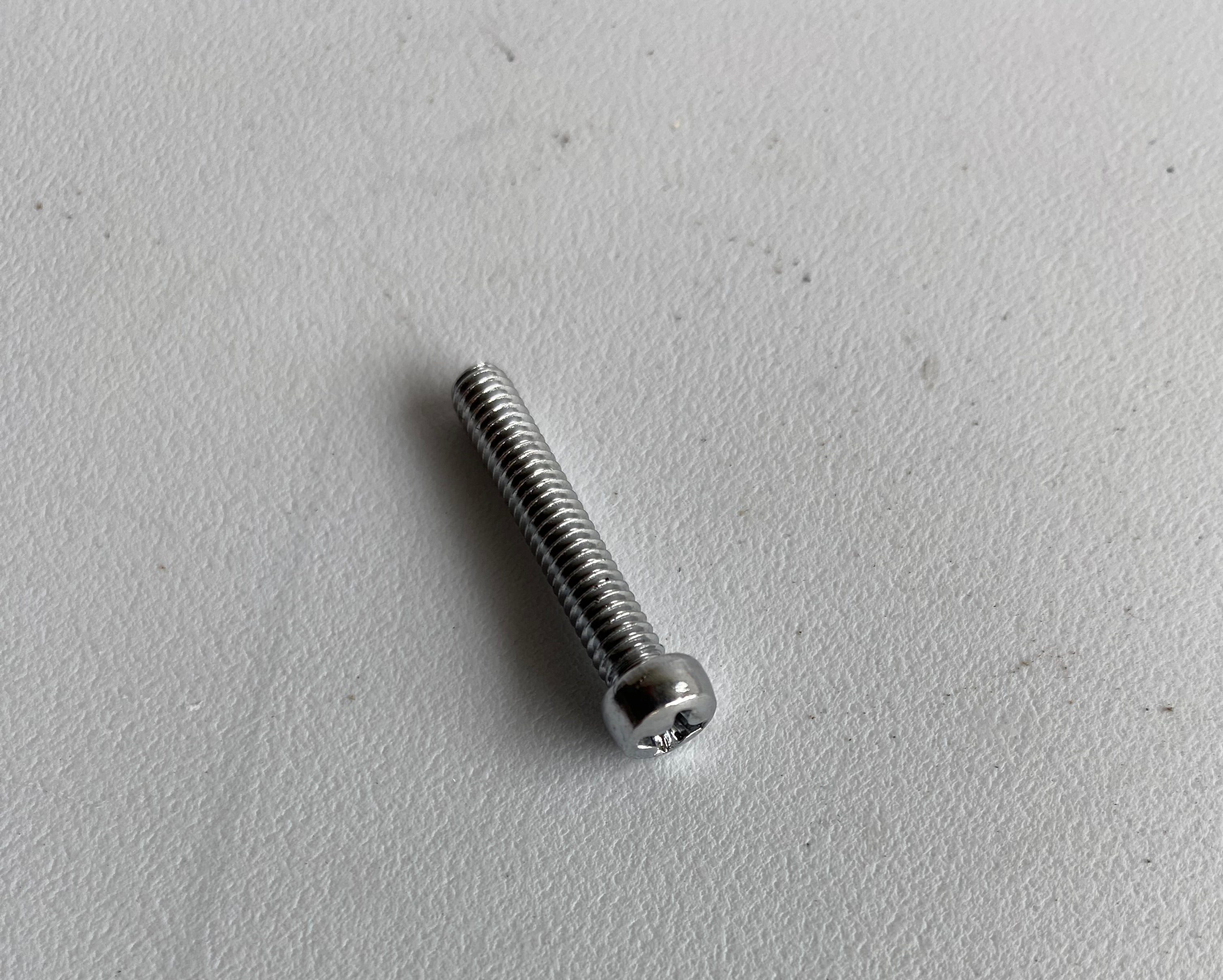 Vis chromée cerclage de phare Softail Harley Davidson REF OEM 67748-87