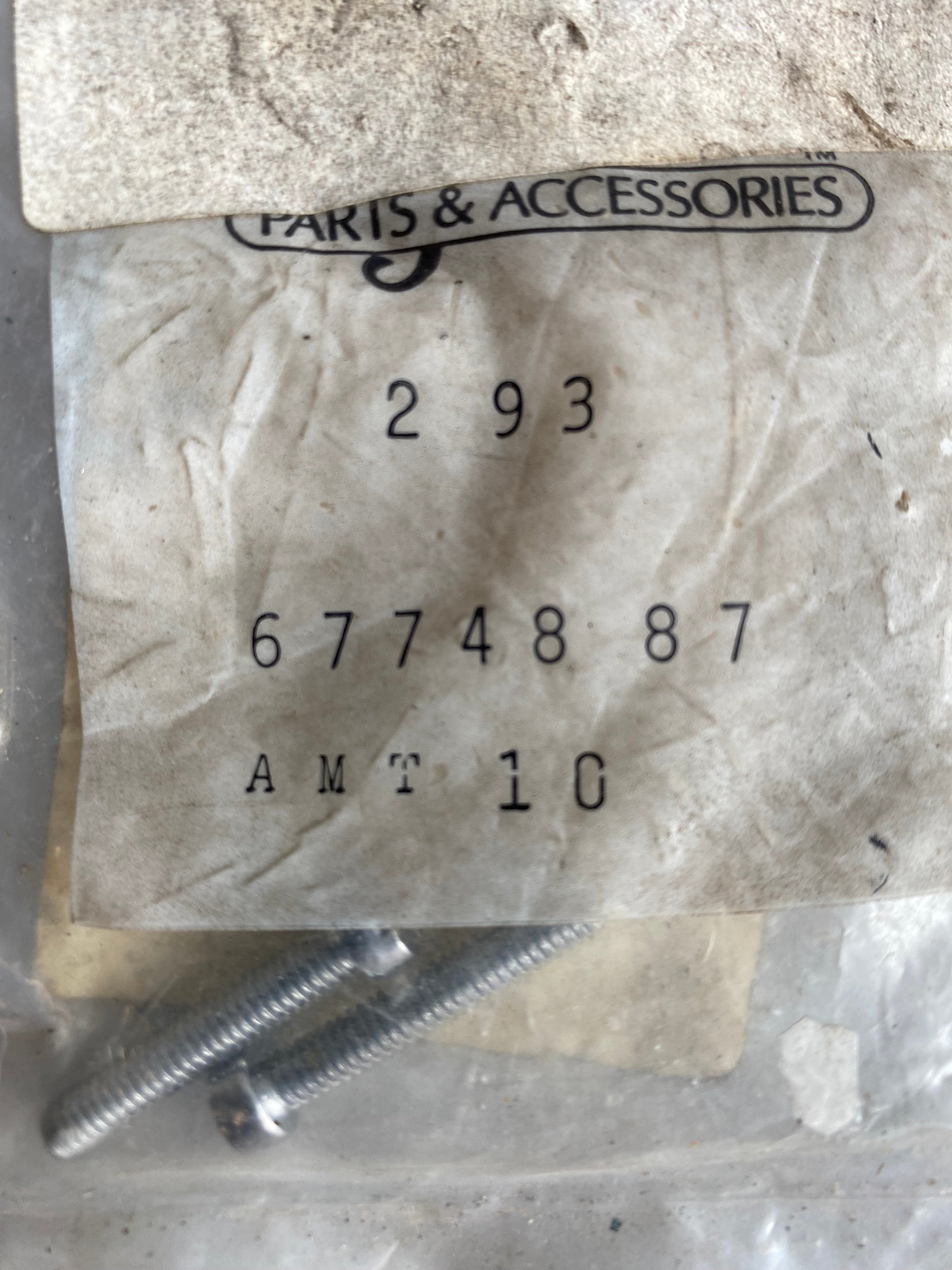 Vis chromée cerclage de phare Softail Harley Davidson REF OEM 67748-87