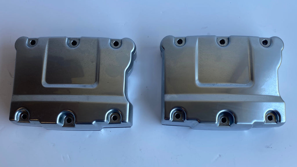 Jeu de caches culbuteurs Chrome Satin Softail Fat Boy Spécial Harley Davidson REF OEM 17587-10 & 17595-10