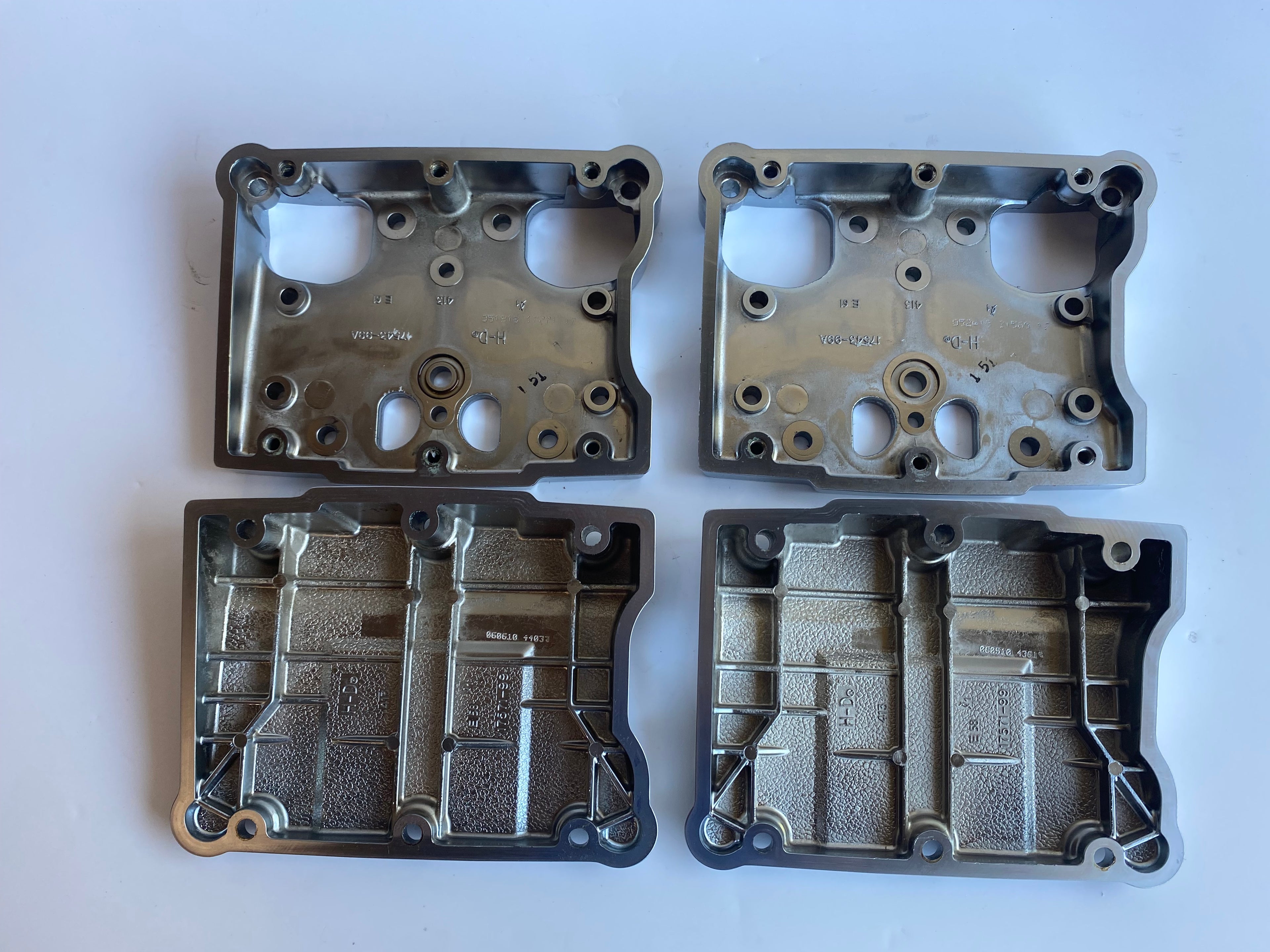 Jeu de caches culbuteurs Chrome Satin Softail Fat Boy Spécial Harley Davidson REF OEM 17587-10 & 17595-10